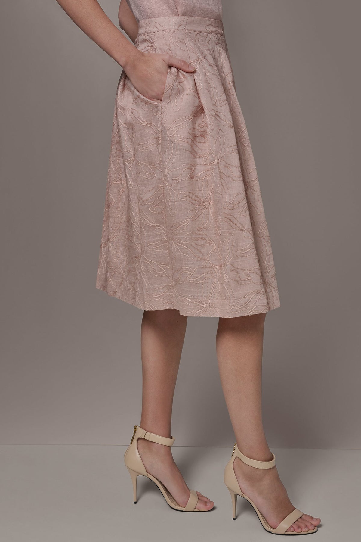 FLORAL EMBROIDERED PLEATED A-LINE SKIRT - Snow Petal