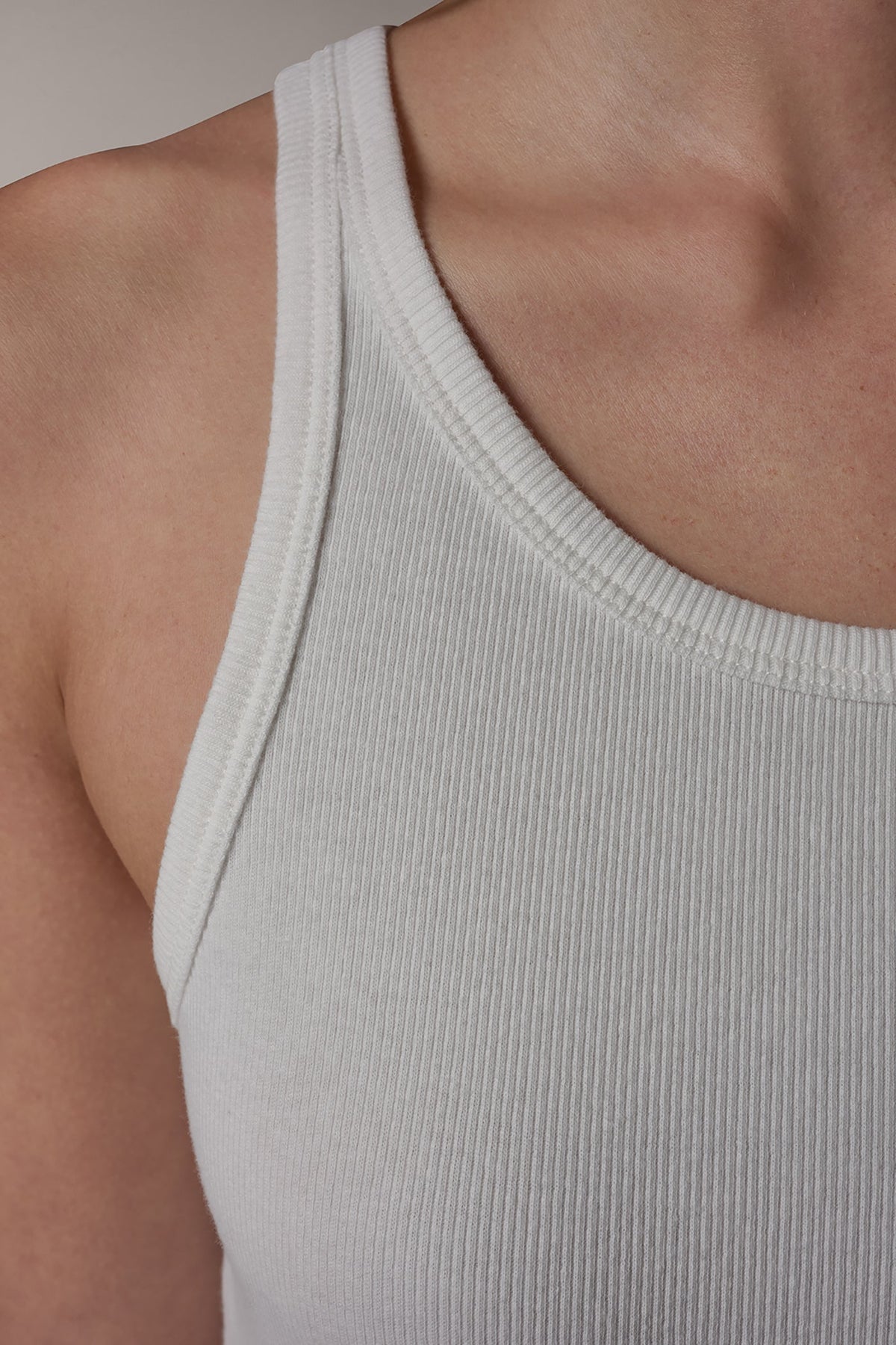 SLEEVELESS HALTER TANK - Cream