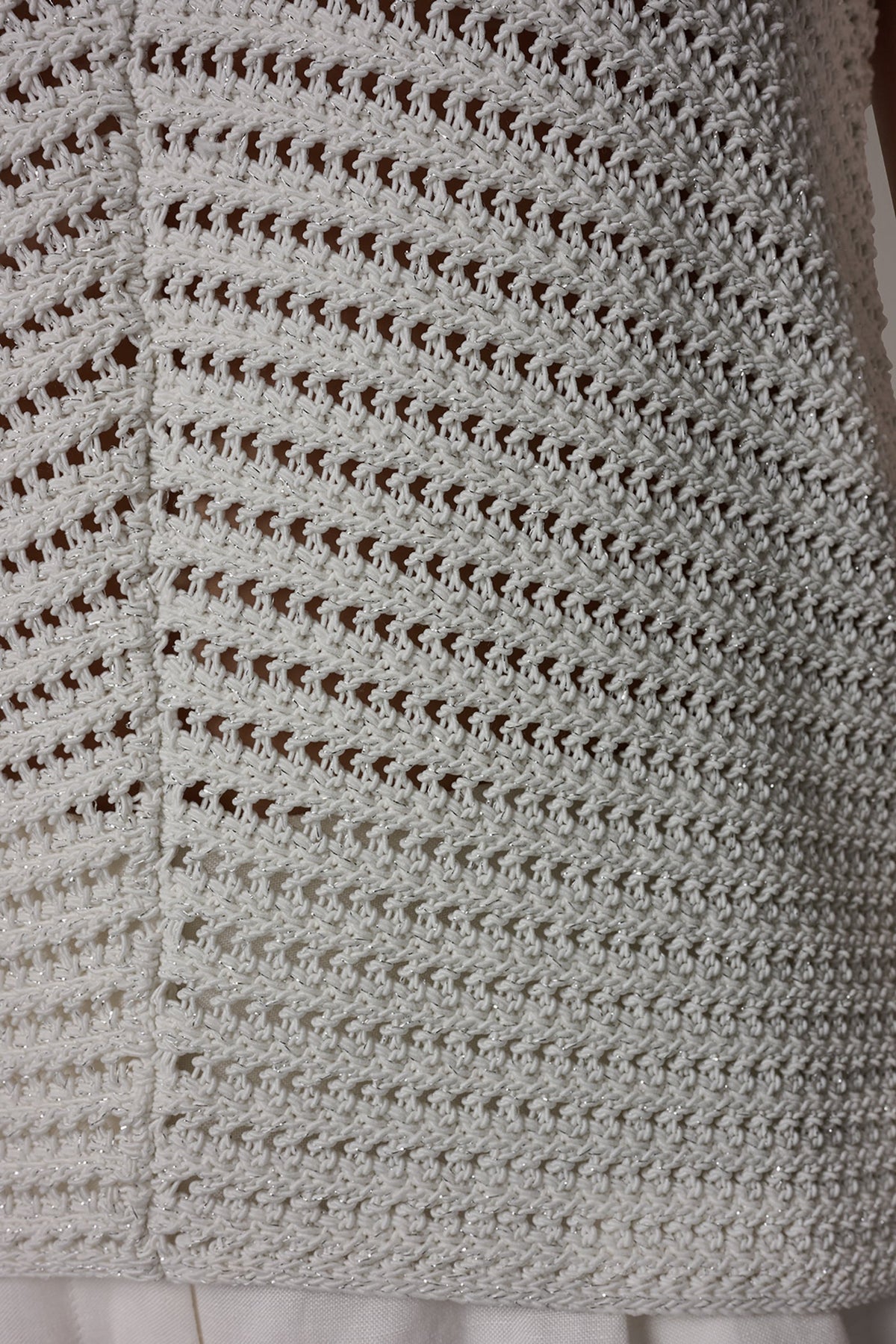 SLEEVELESS METALLIC SWEATER TANK - Cream