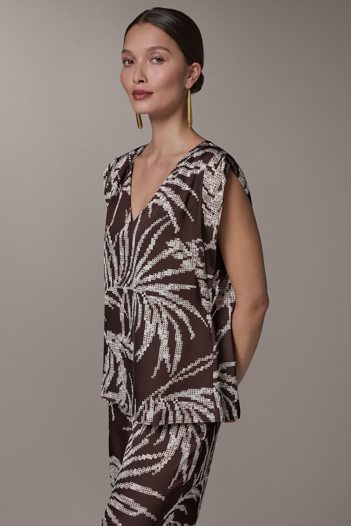 SLEEVELESS EXTENDED SHOULDER TOP - Canyon Multi