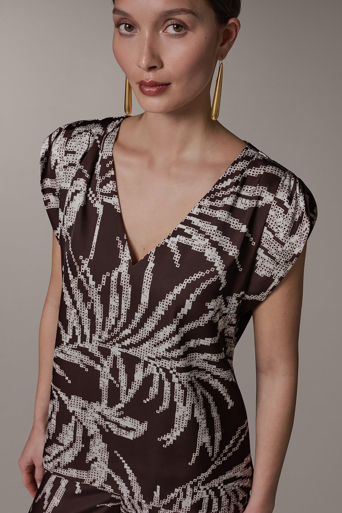 SLEEVELESS EXTENDED SHOULDER TOP - Canyon Multi