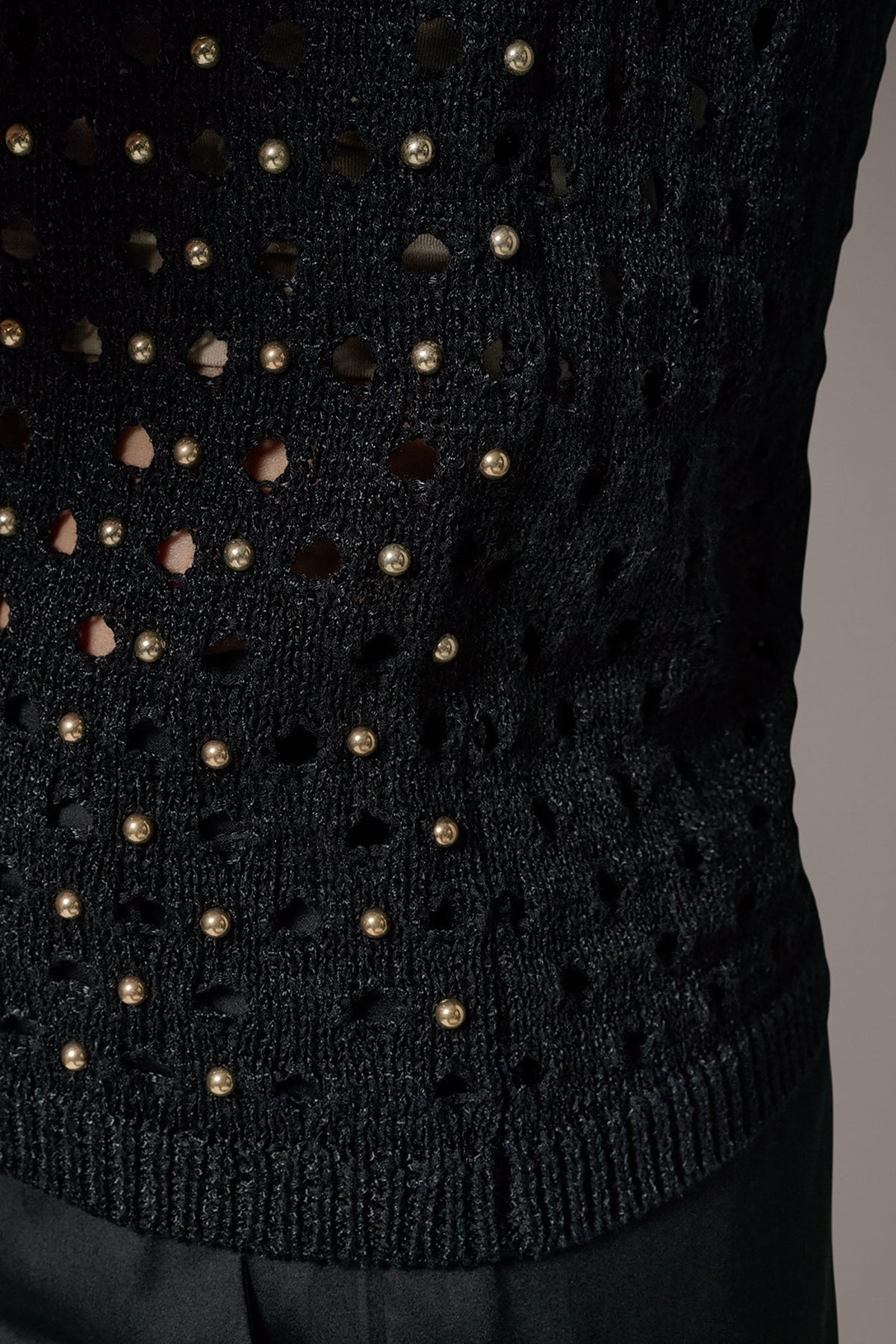 SLEEVELESS OPEN-STITCH HALTER SWEATER - Black