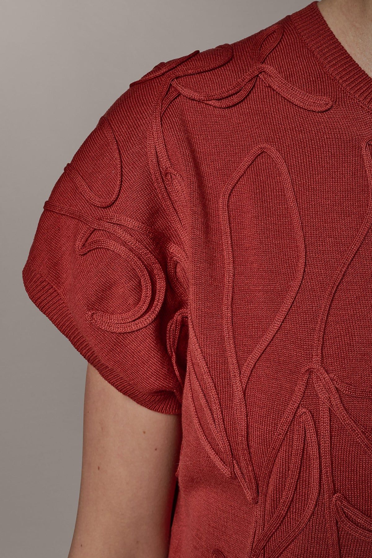 SHORT SLEEVE GEOMETRIC SWEATER - Sunbaked