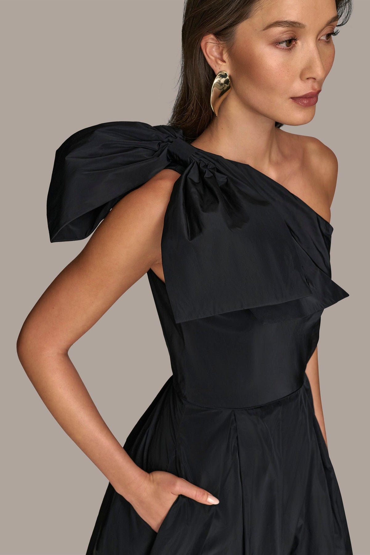 TAFFETA ONE-SHOULDER BALL GOWN - Black