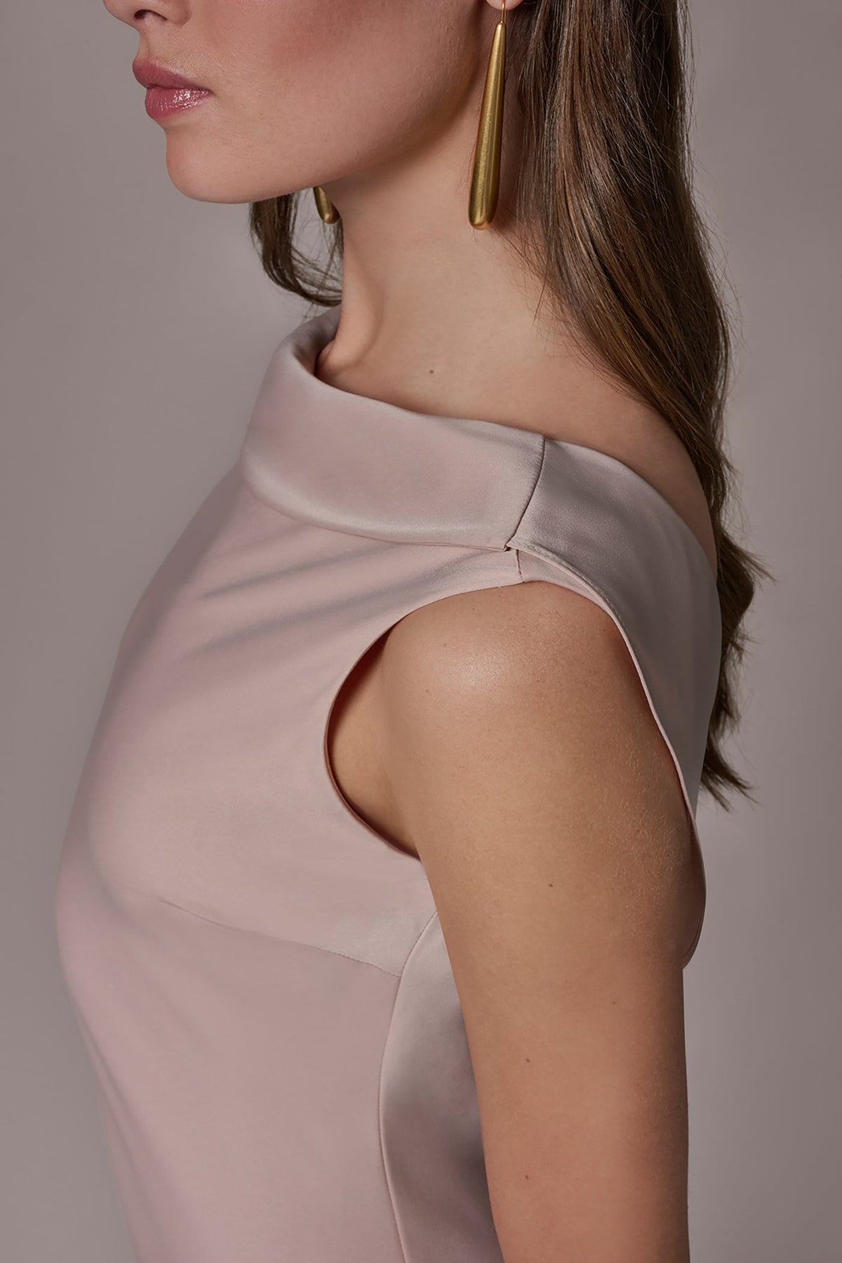 SATIN RUFFLE BACK GOWN - Snow Petal