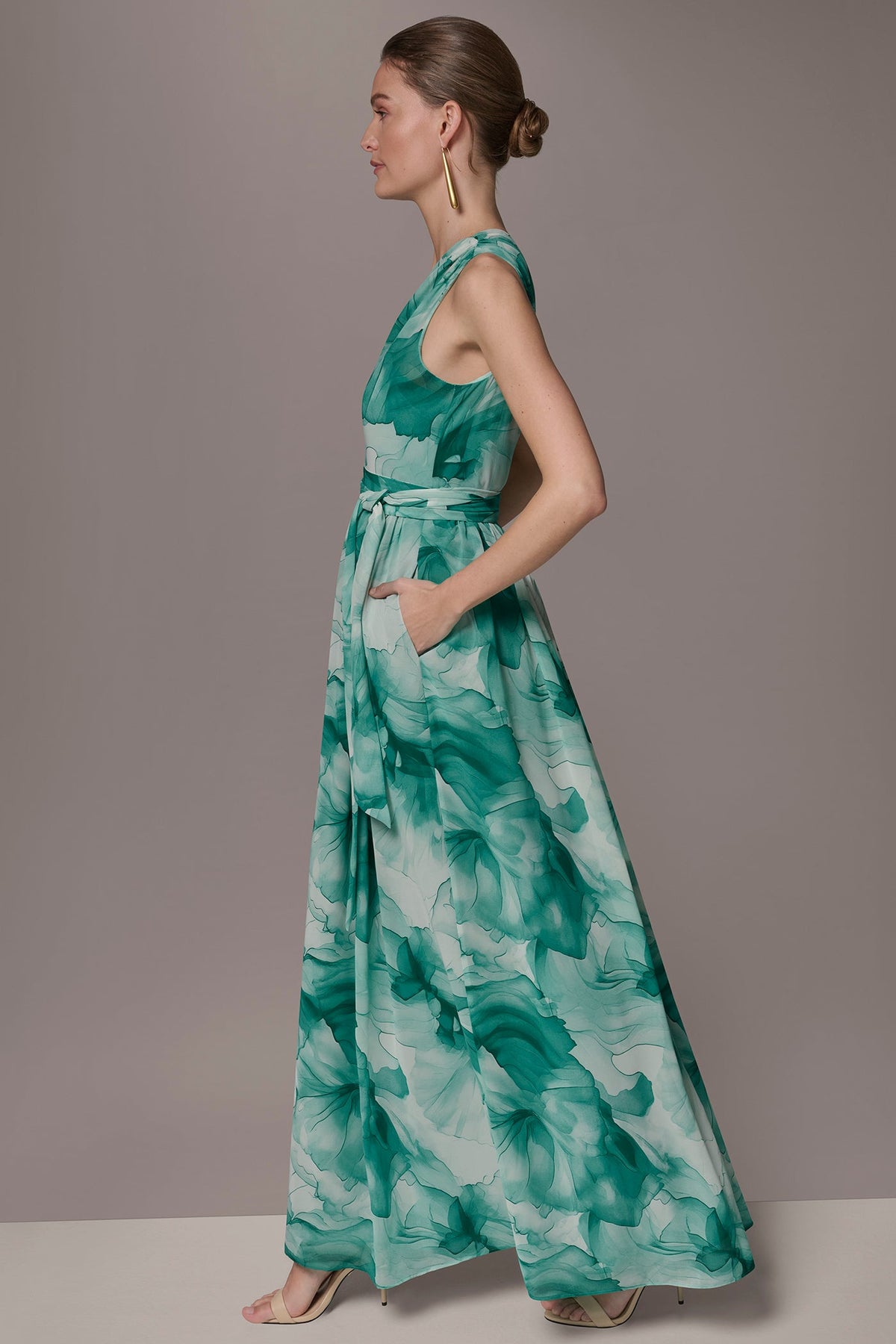 CHIFFON FLORAL ONE-SHOULDER GOWN - Lawn Multi