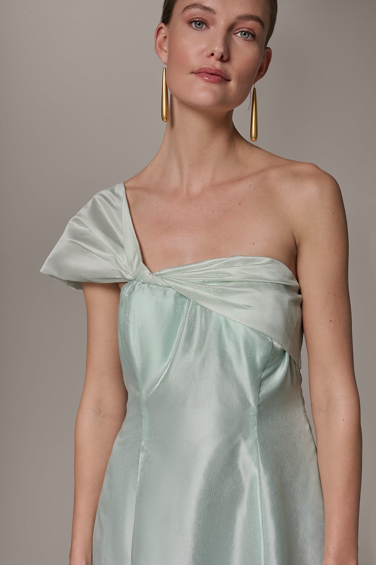ORGANZA TWIST ONE-SHOULDER BALL GOWN - Skylight