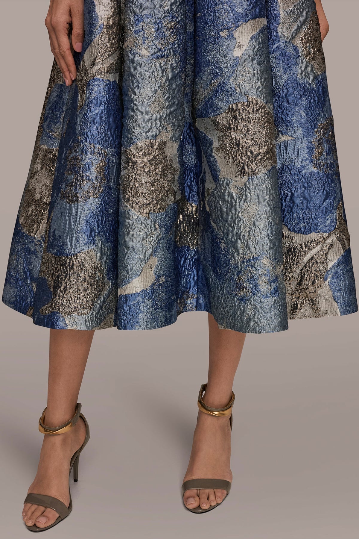 METALLIC FLORAL-JACQUARD SLEEVELESS MIDI GOWN - Washed Indigo Multi