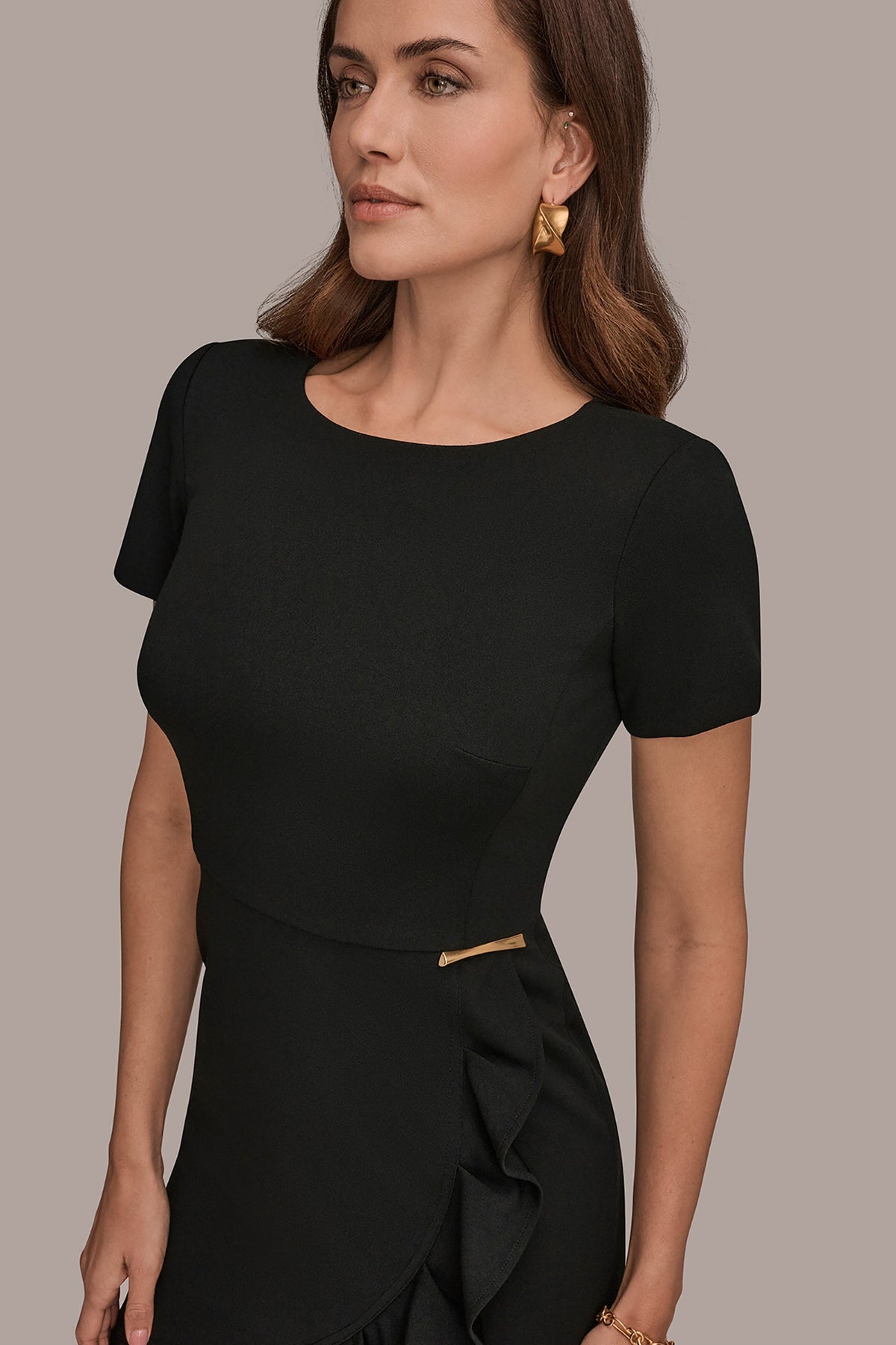 SHORT SLEEVE RUFFLE SHEATH DRESS - Black
