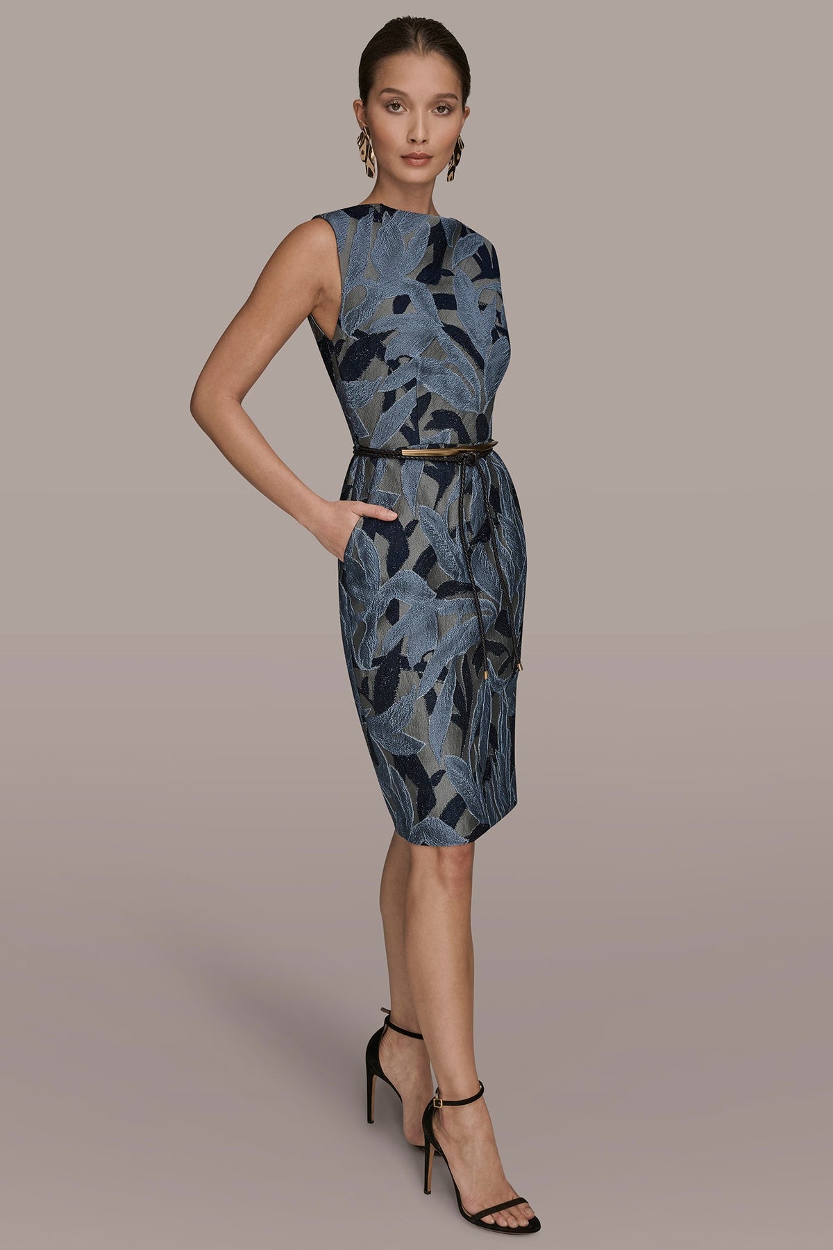 JACQUARD SLEEVELESS COWL-NECK SHEATH DRESS - VAPOR MULTI