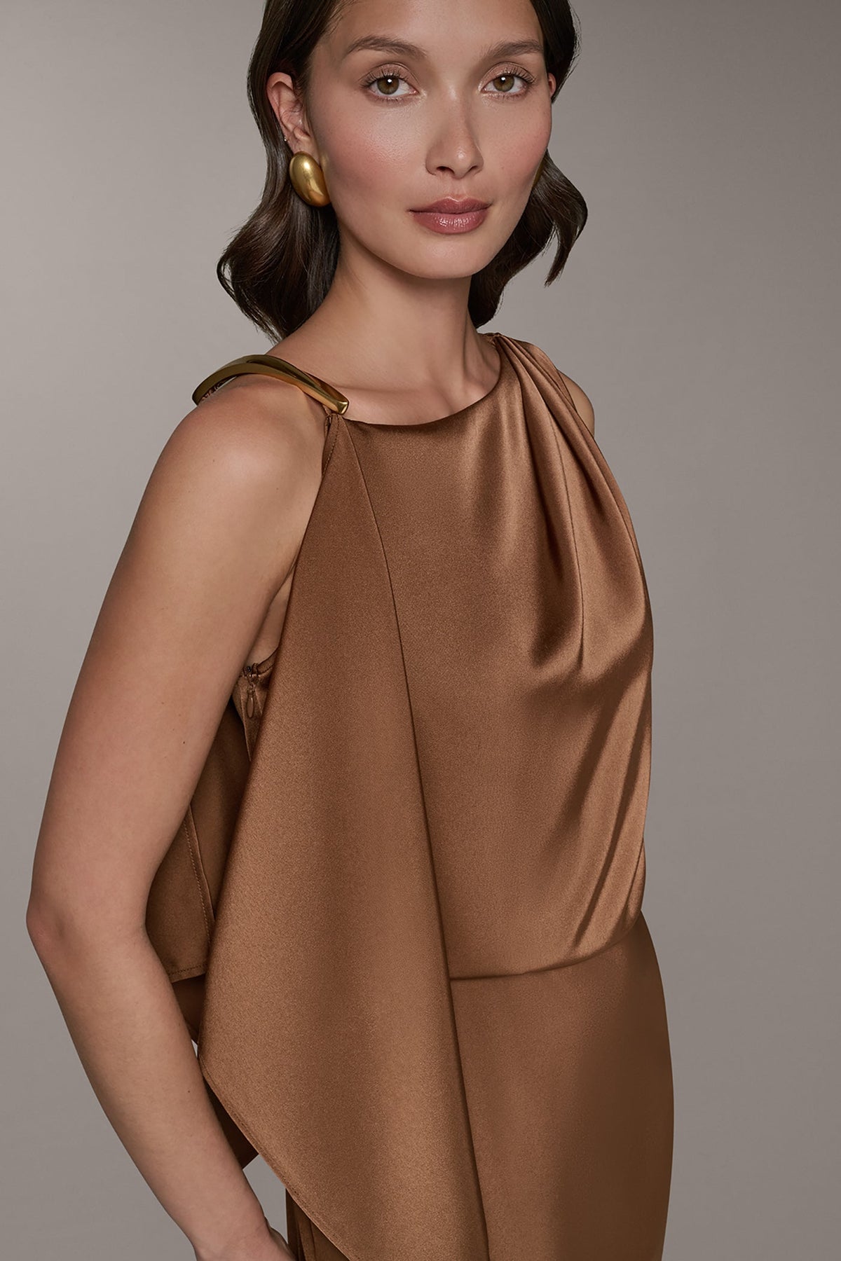 SLEEVELESS ASYMMETRIC MIDI DRESS - Russet