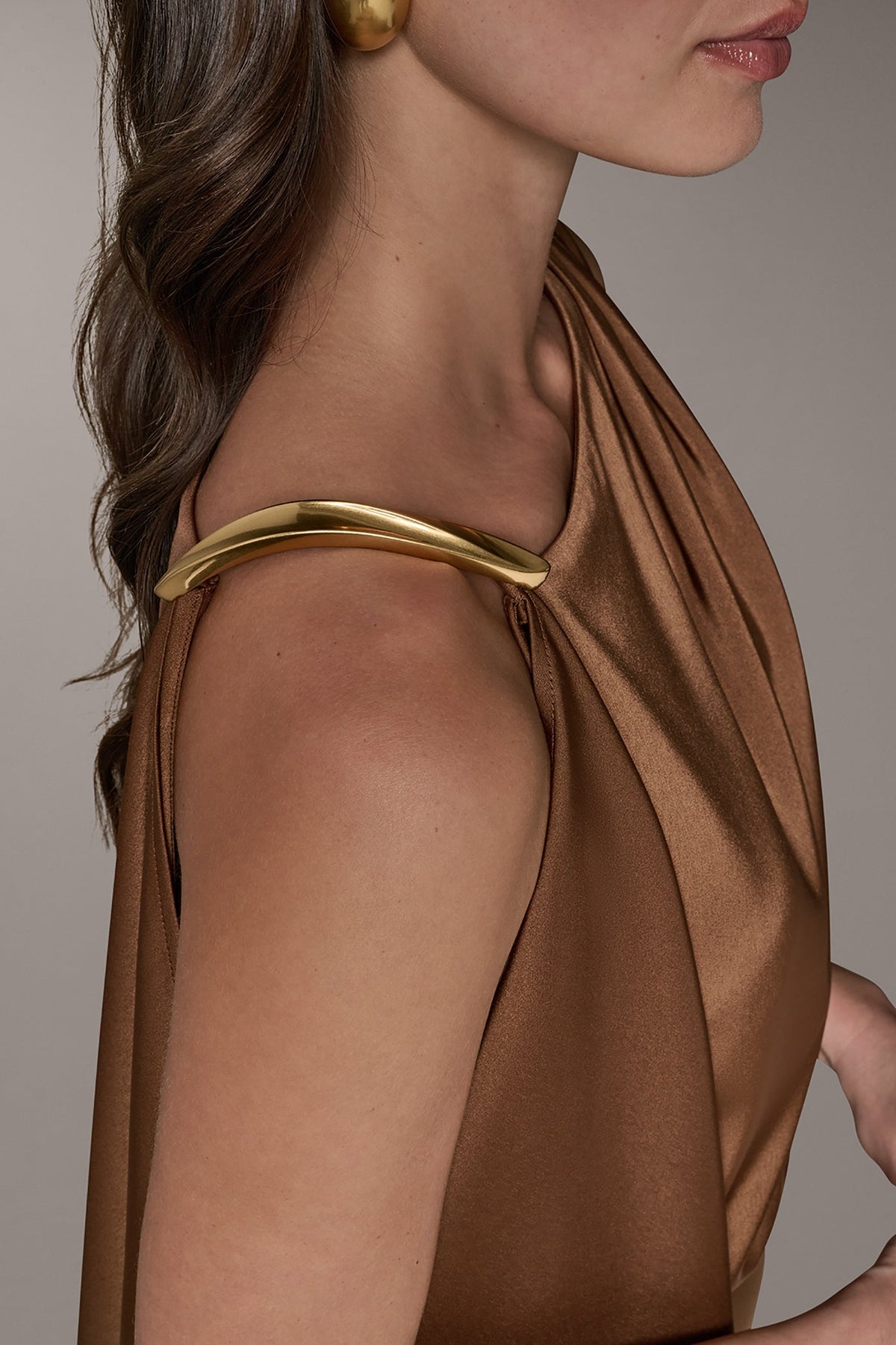 SLEEVELESS ASYMMETRIC MIDI DRESS - Russet