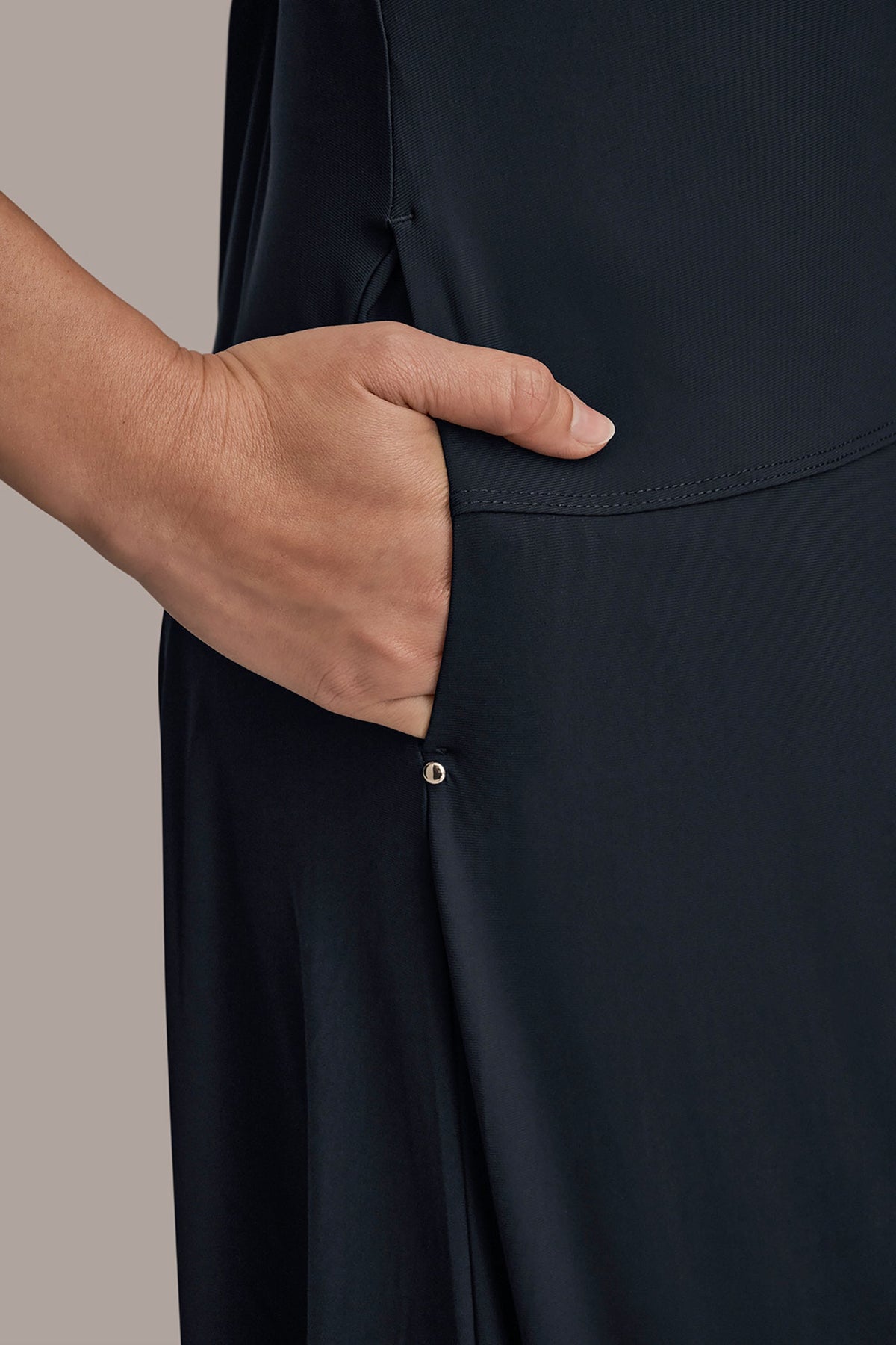 THE MODERN TRAVEL ELBOW SLEEVE MIDI POLO DRESS - Black