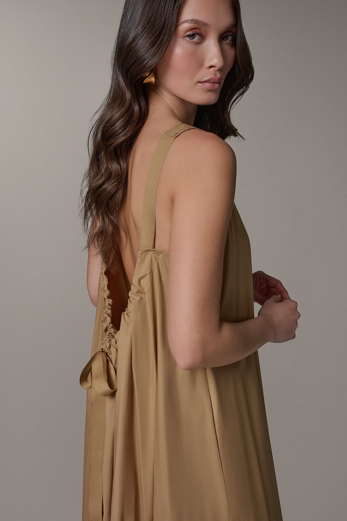SLEEVELESS MAXI TRAPEZE DRESS - Fawn