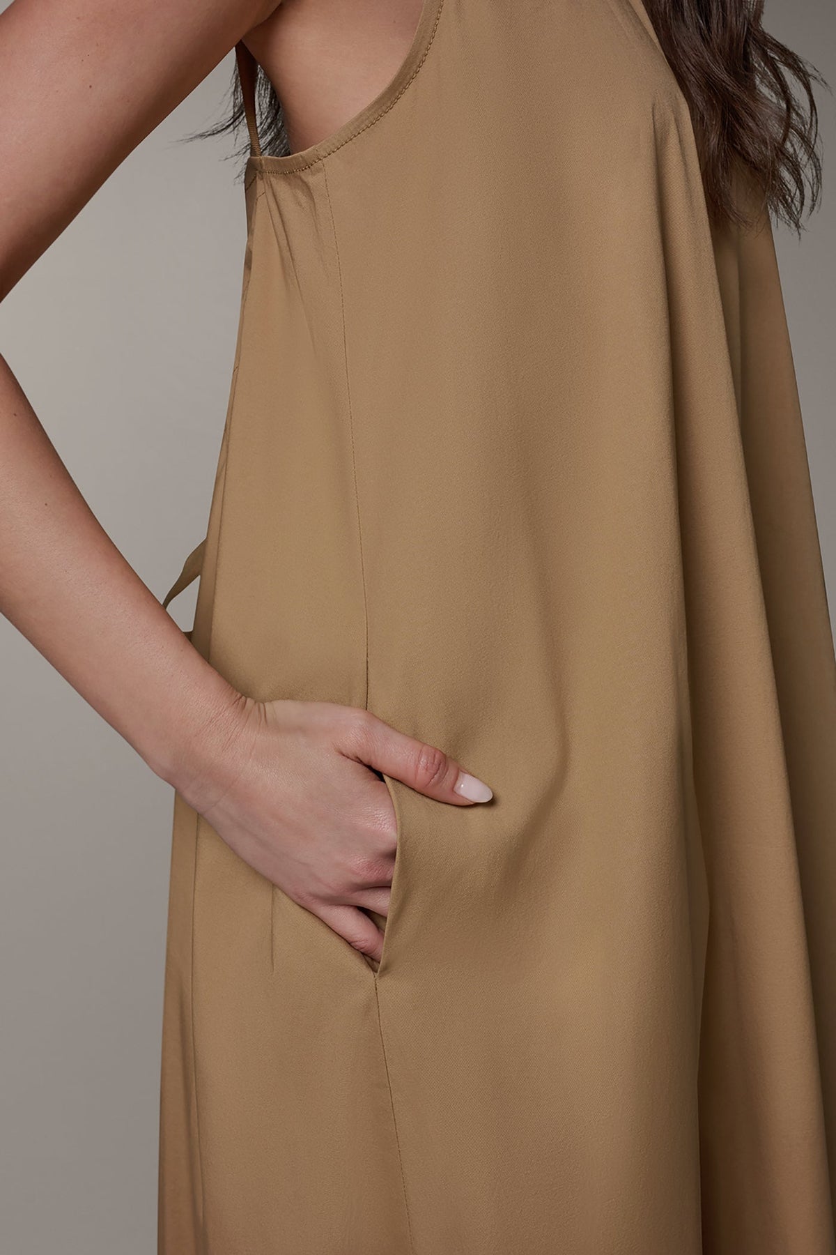 SLEEVELESS MAXI TRAPEZE DRESS - Fawn