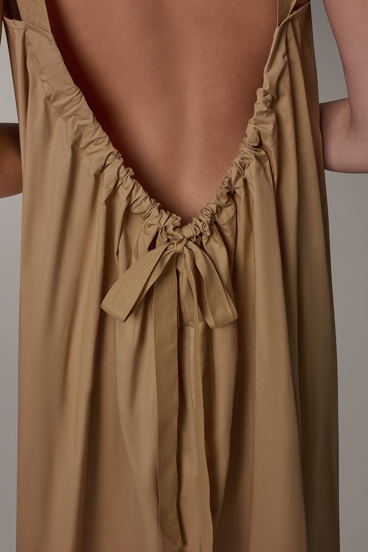 SLEEVELESS MAXI TRAPEZE DRESS - Fawn