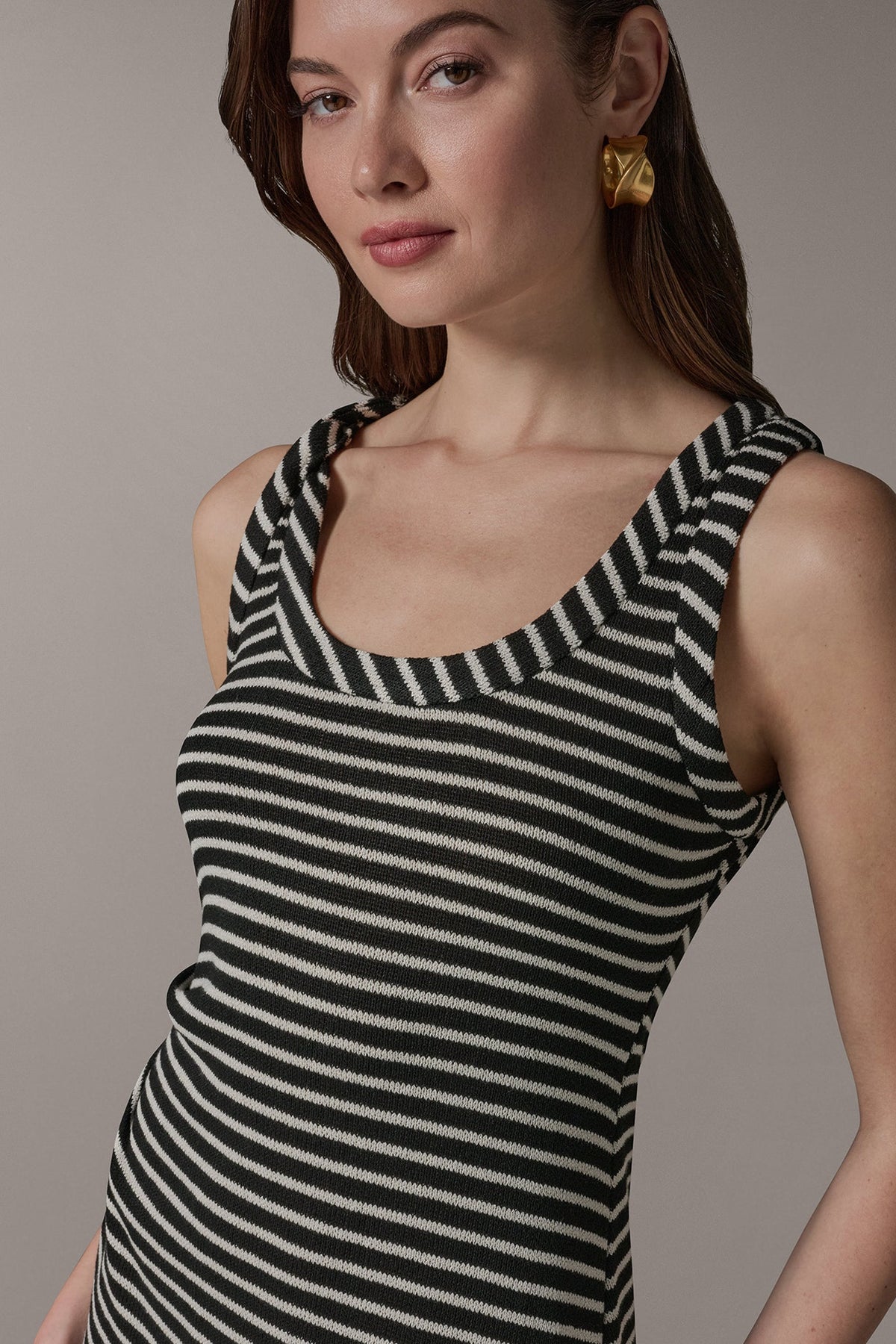 SLEEVELESS TWIST MIDI DRESS - Black Cream