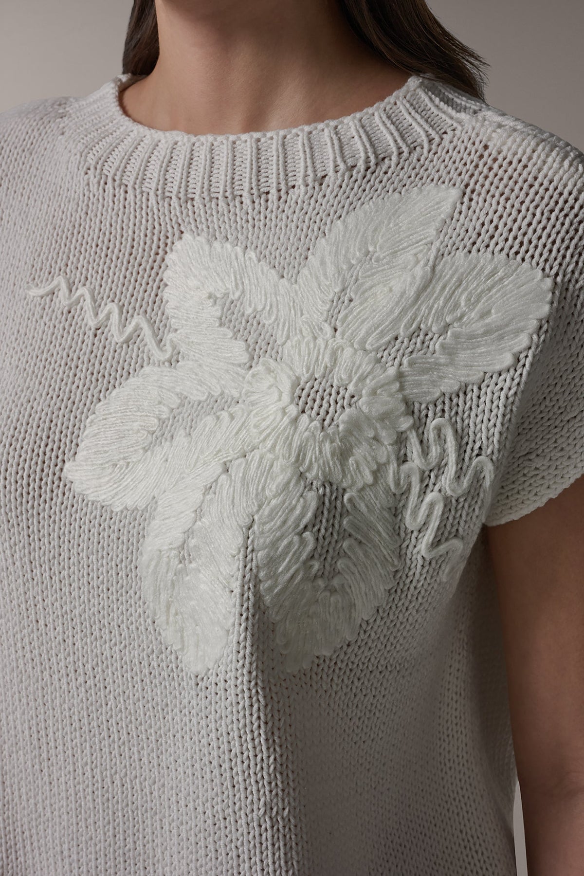 SLEEVELESS FLORAL SWEATER - Cream