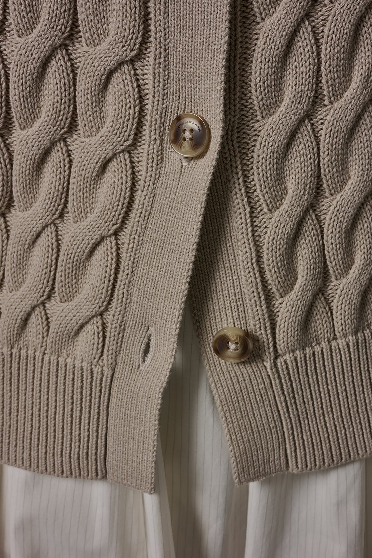 SLEEVELESS CABLE KNIT VEST - Sandstone