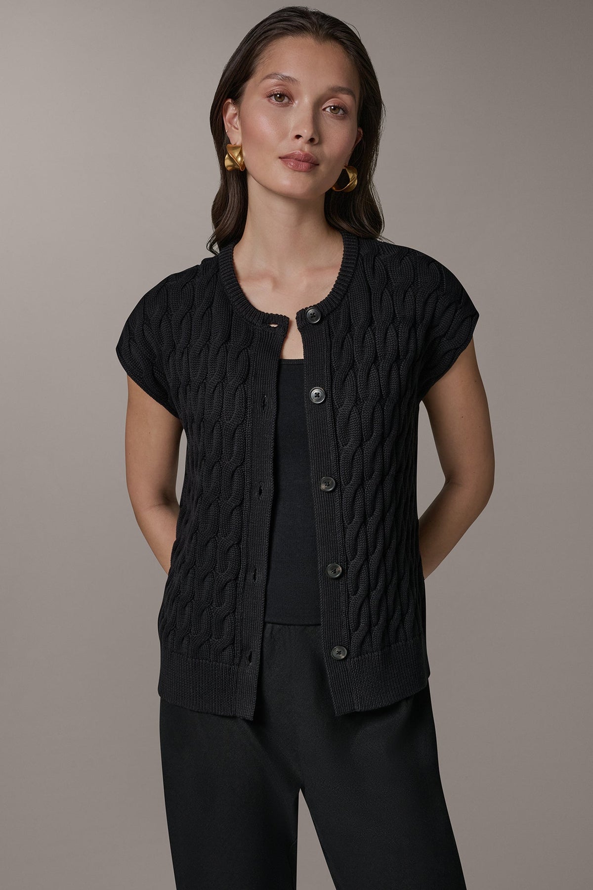 SLEEVELESS CABLE KNIT VEST - Black