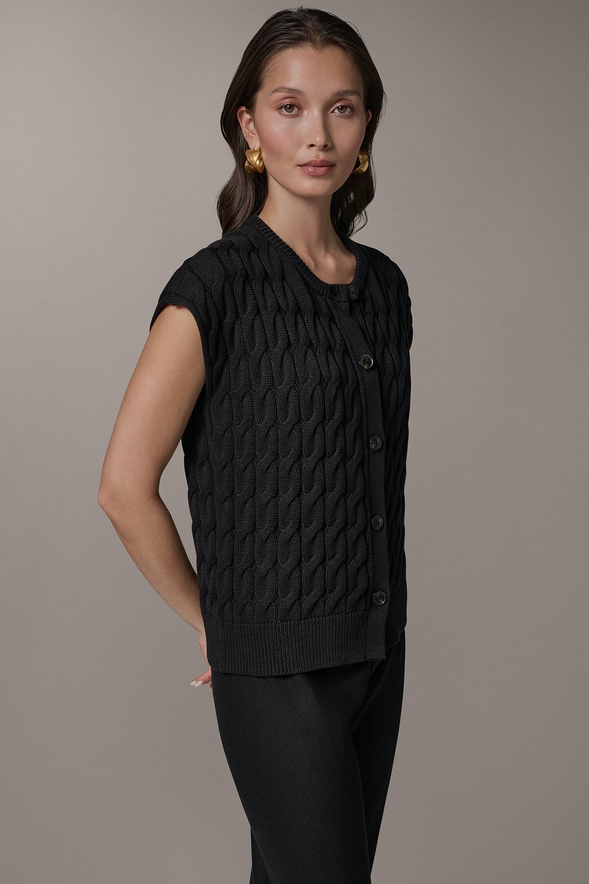 SLEEVELESS CABLE KNIT VEST - Black