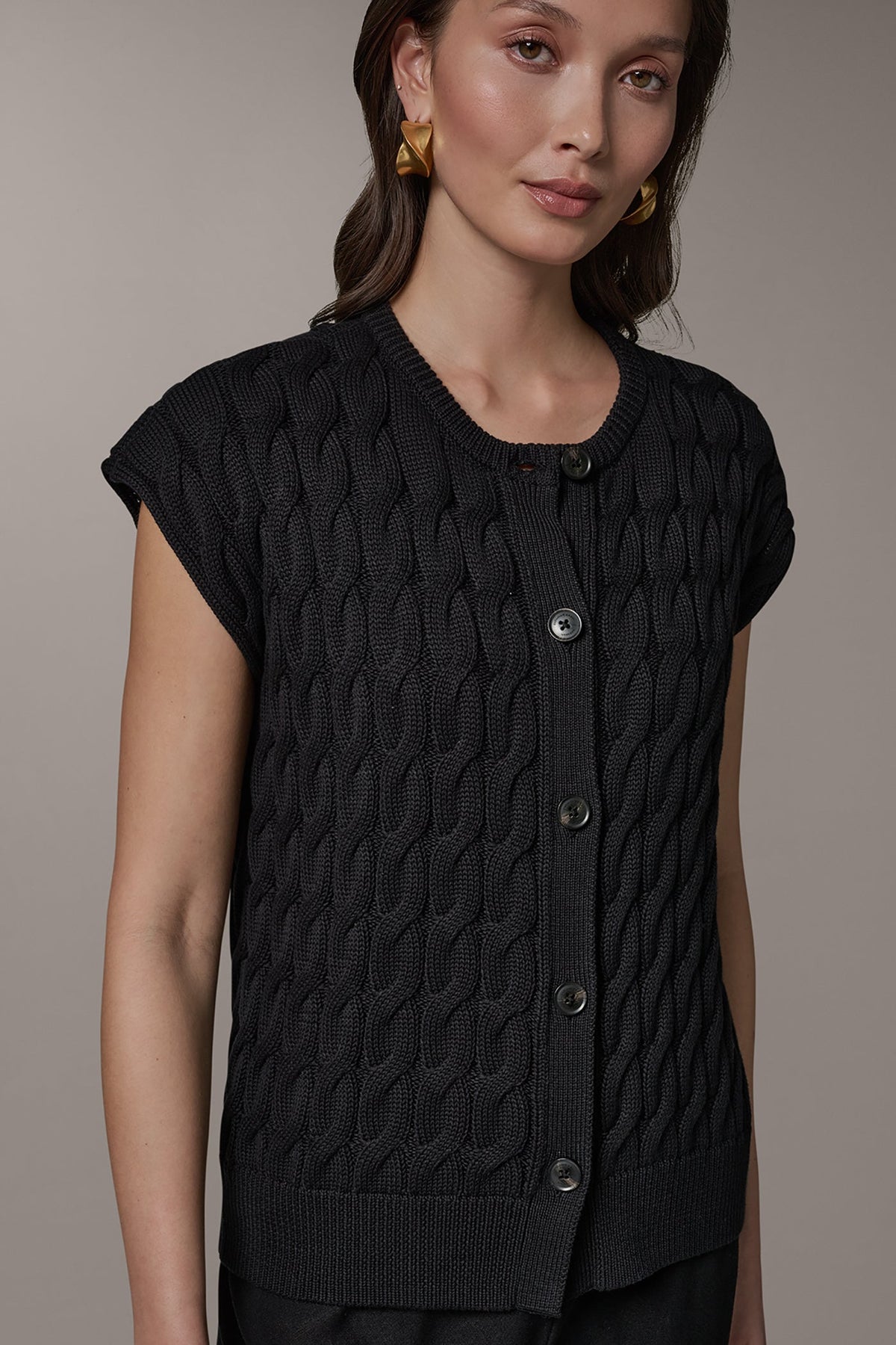 SLEEVELESS CABLE KNIT VEST - Black