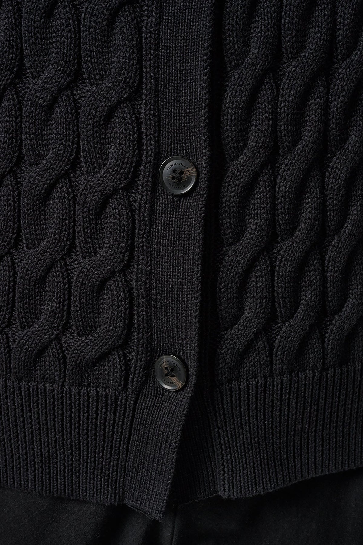 SLEEVELESS CABLE KNIT VEST - Black