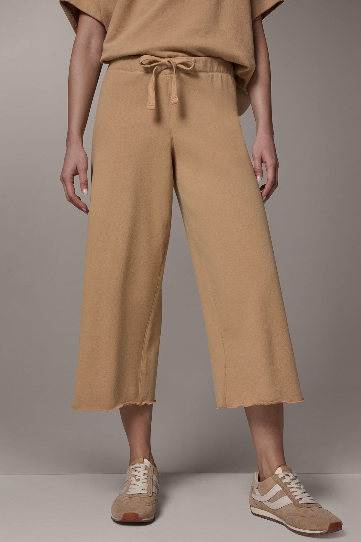 MID-RISE STRAIGHT-LEG CAPRI PANT - Fawn