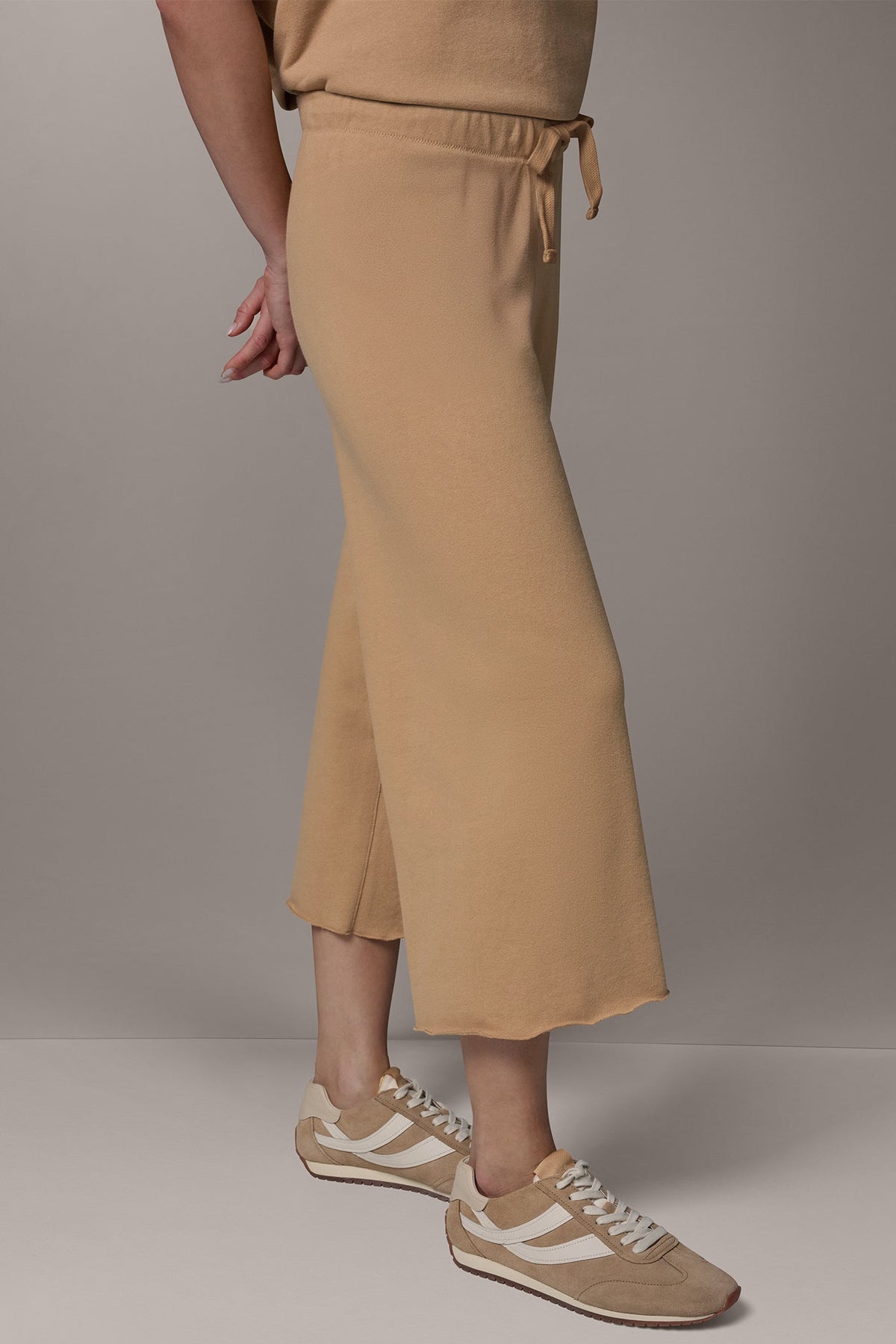 MID-RISE STRAIGHT-LEG CAPRI PANT - Fawn