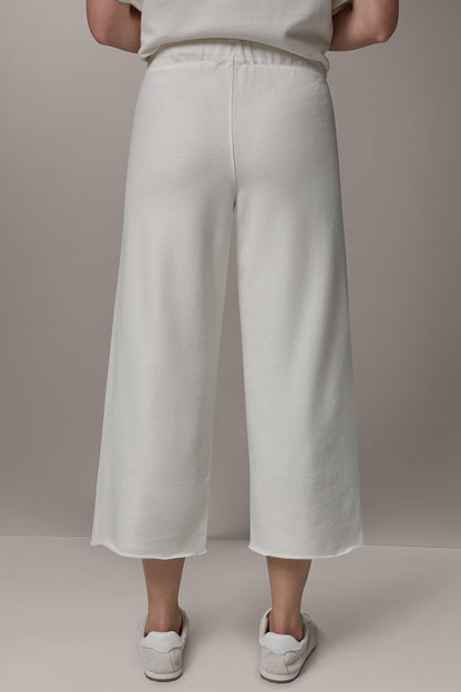 MID-RISE STRAIGHT-LEG CAPRI PANT - Cream