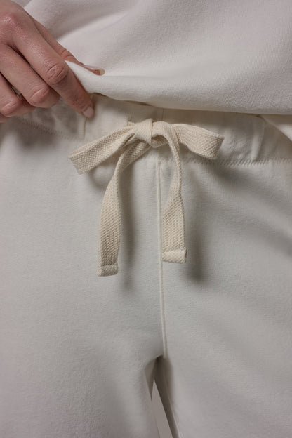 MID-RISE STRAIGHT-LEG CAPRI PANT - Cream