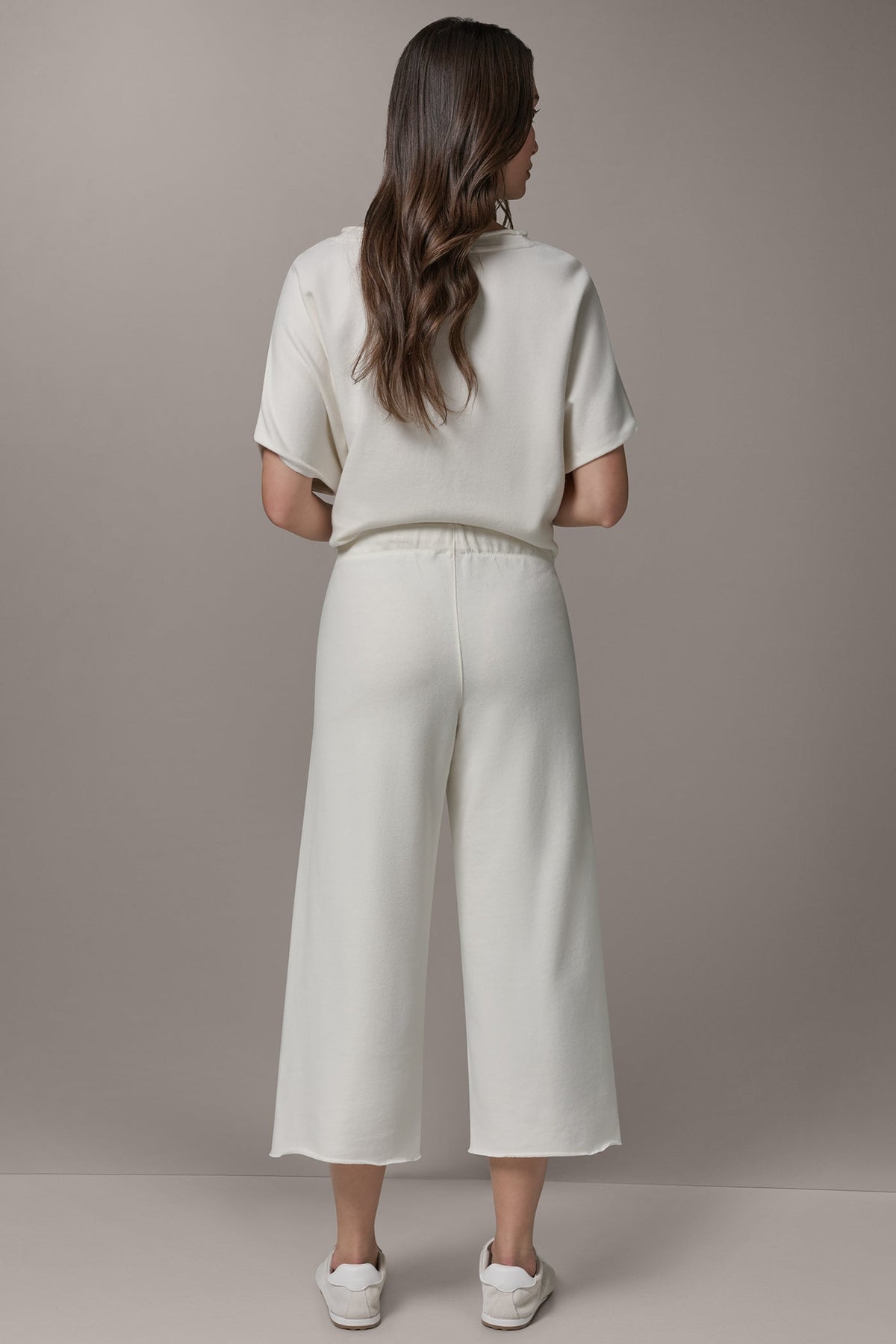 MID-RISE STRAIGHT-LEG CAPRI PANT - Cream