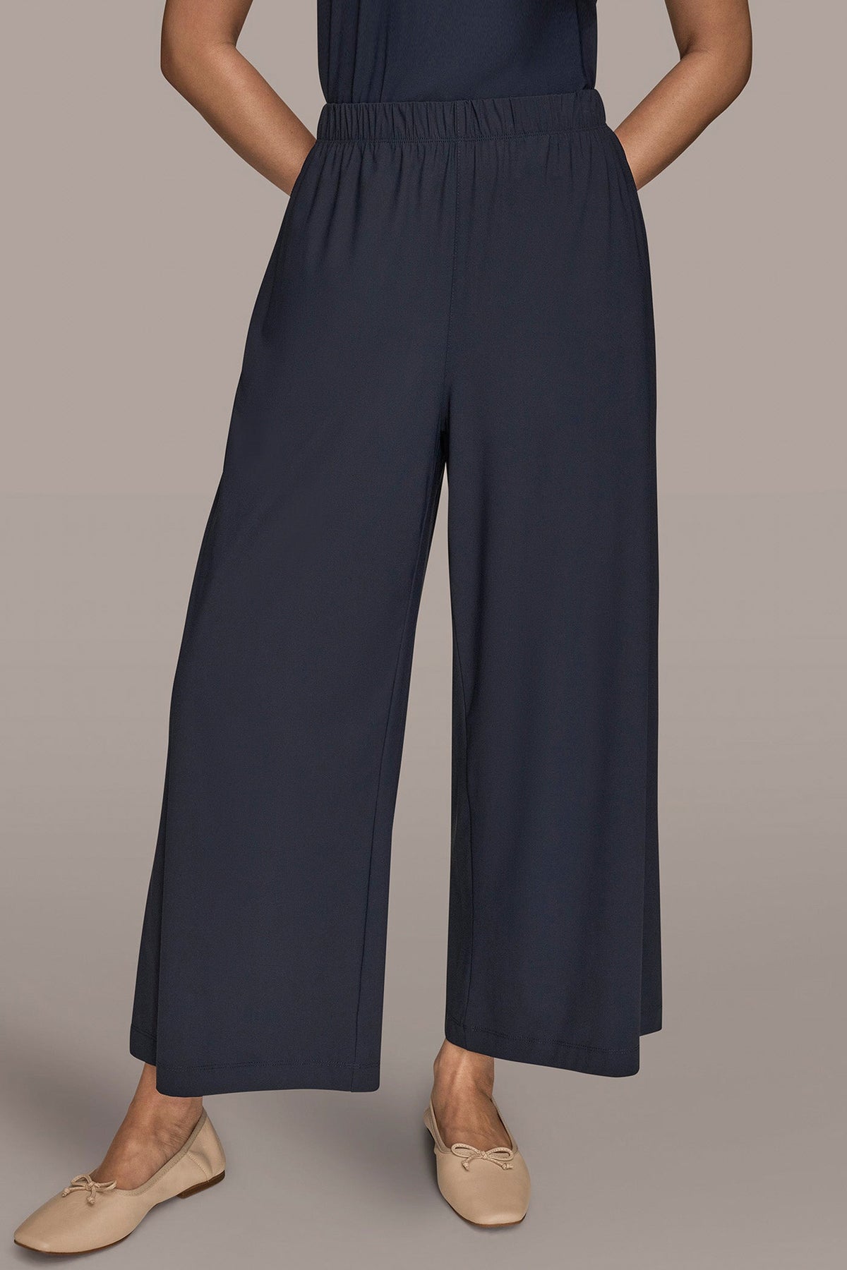 THE MODERN TRAVEL MID-RISE RELAXED ANKLE PANT - NIGHTFALL