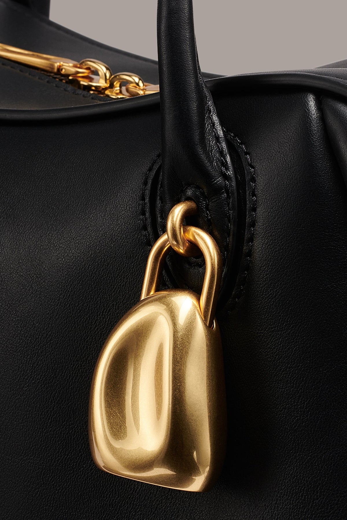 TERRY LARGE SHOULDER - Black / Gold