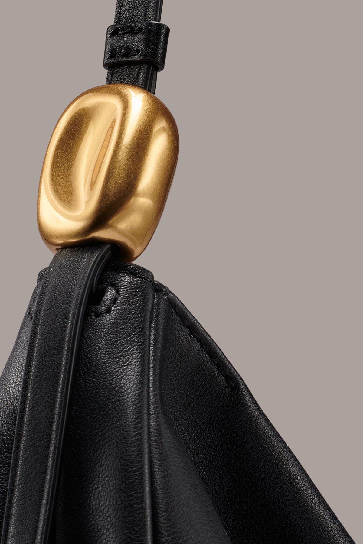 VELVET LARGE SHOULDER BAG - Black/Gold