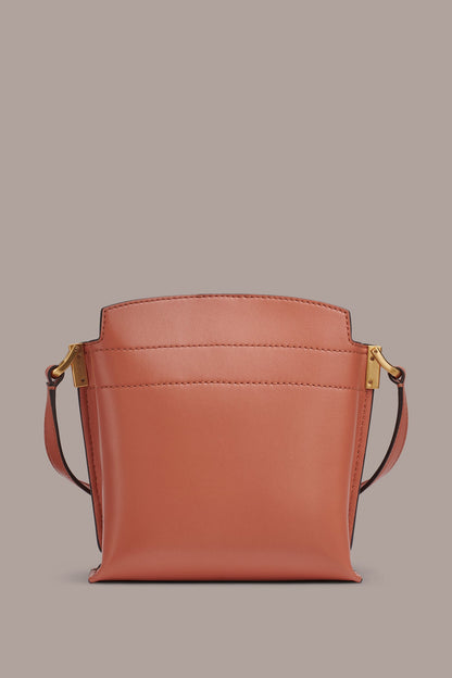 BRIDGEHAMPTON LEATHER CROSSBODY BAG - Amber