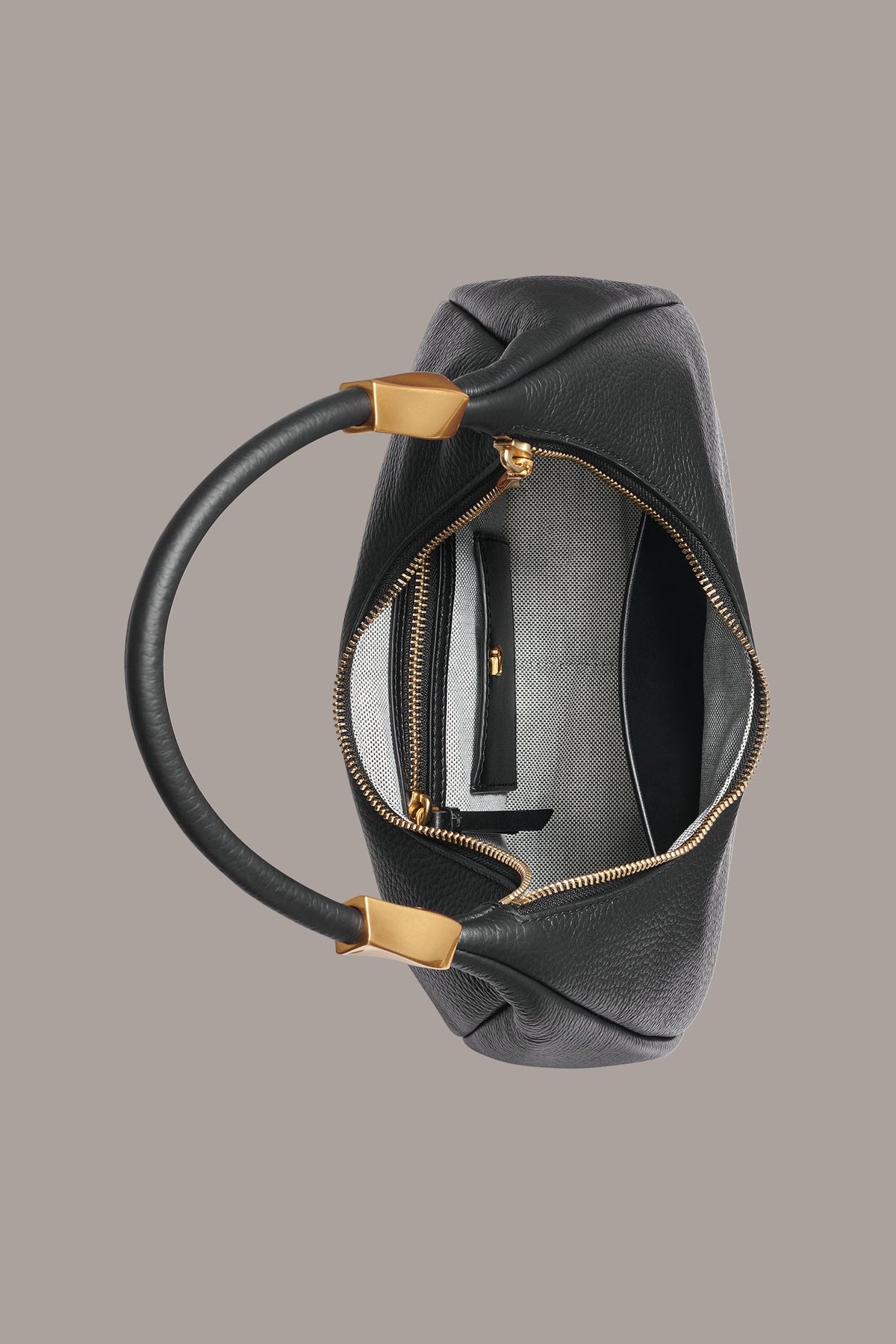QUOGUE LEATHER SHOULDER BAG - Black
