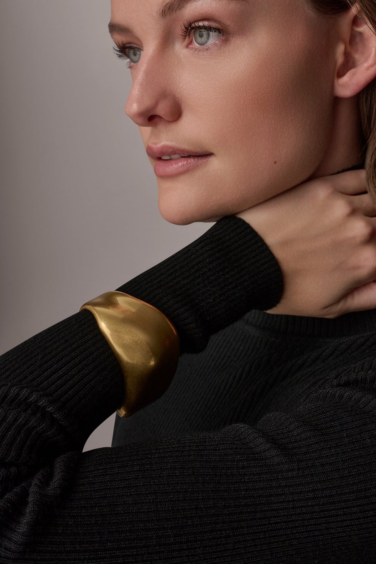 SIGNATURE CUFF BRACELET - Gold