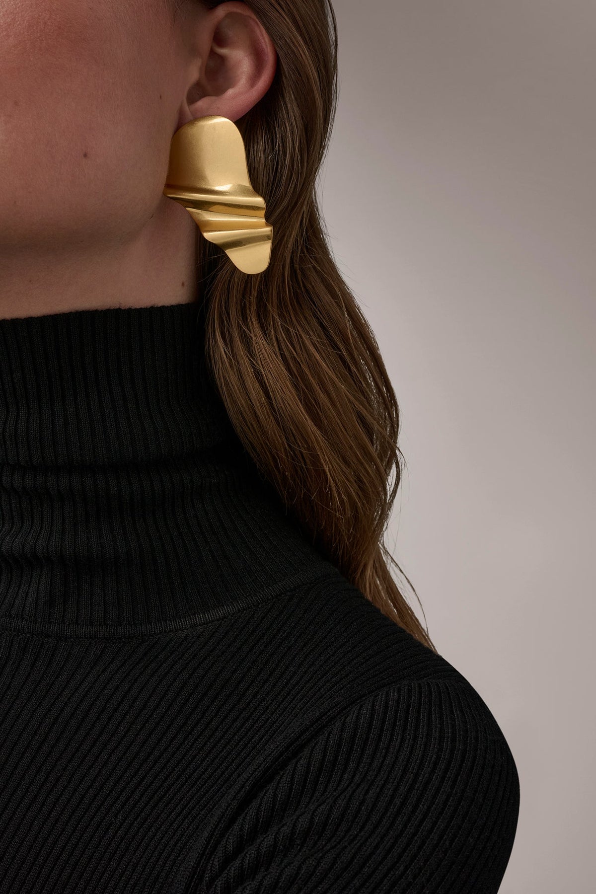 OVERSIZED TWISTED STUD EARRING - Gold