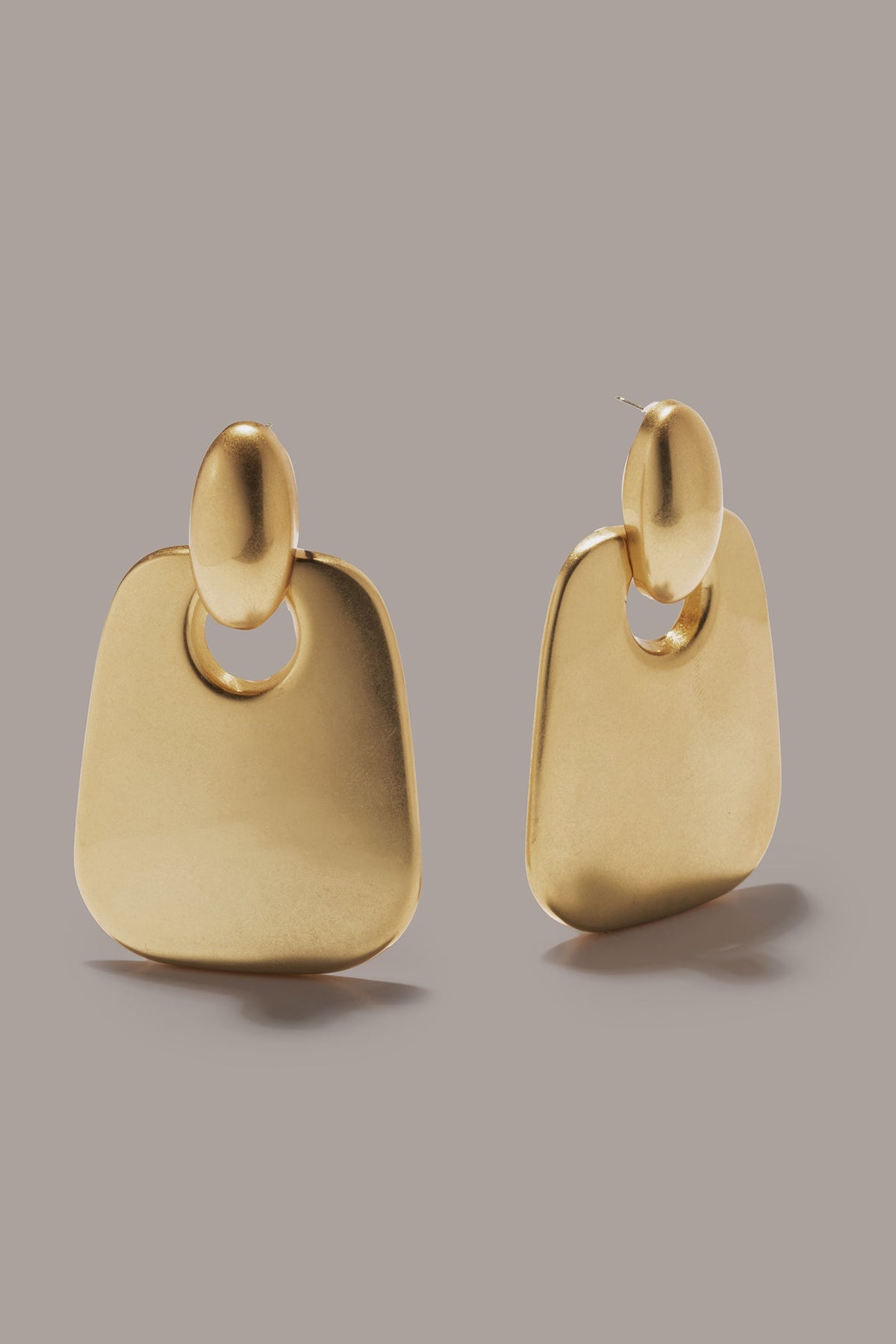 OVERSIZED DOOR KNOCKER WORN GOLD EARRING - Gold