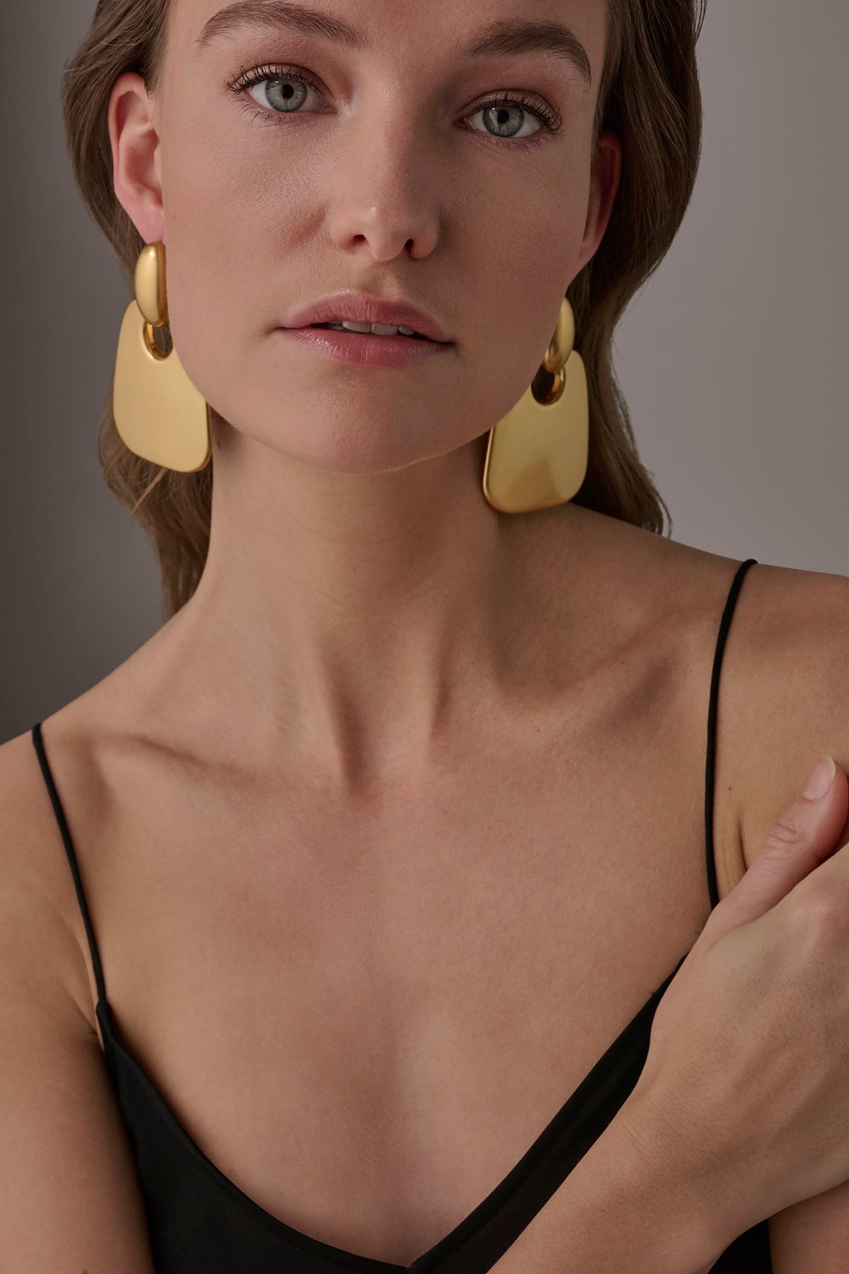 OVERSIZED DOOR KNOCKER WORN GOLD EARRING - Gold
