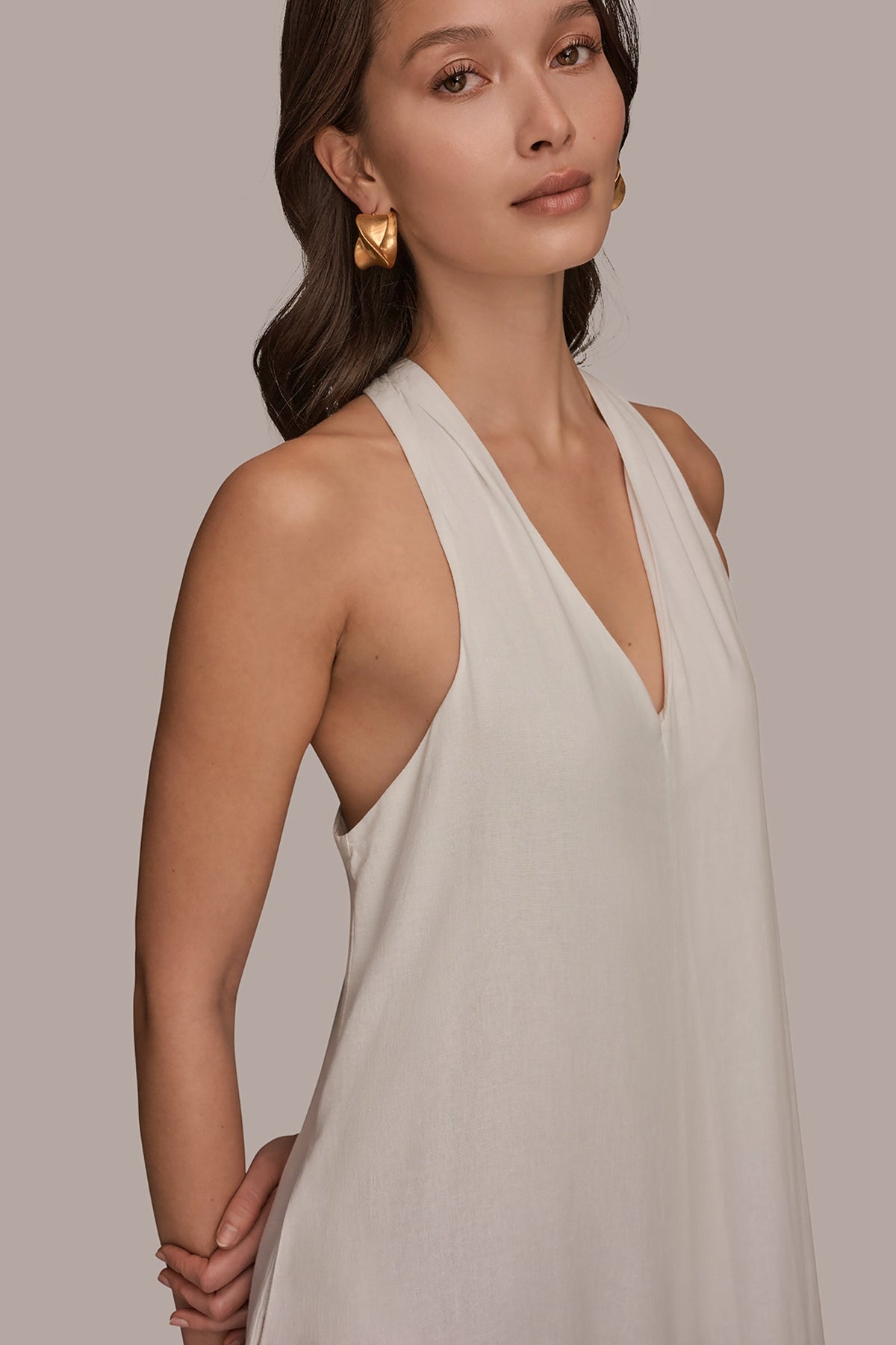 LINEN-BLEND SLEEVELESS OMBRÉ TWIST-BACK MIDI HALTER DRESS - Washed Indigo Dip Dye