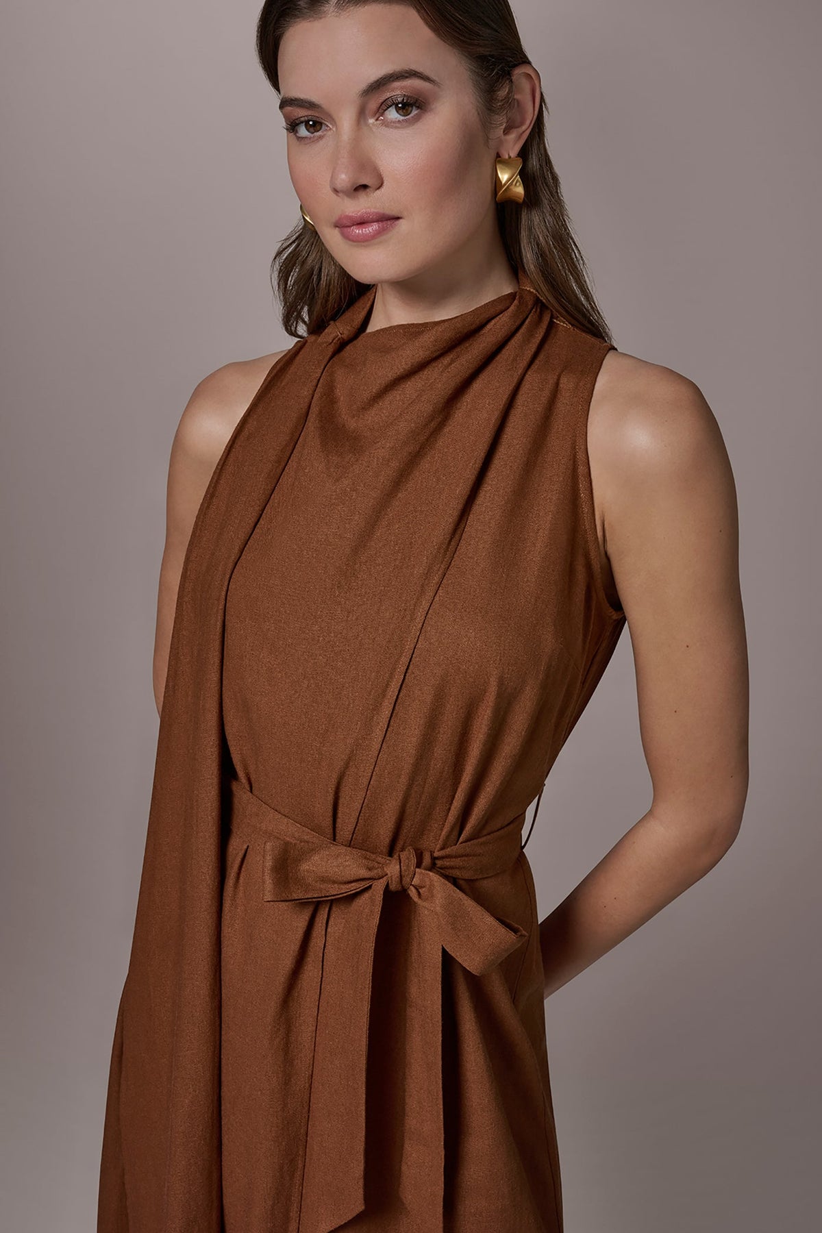 SLEEVELESS SCARF MIDI A-LINE DRESS - Cognac