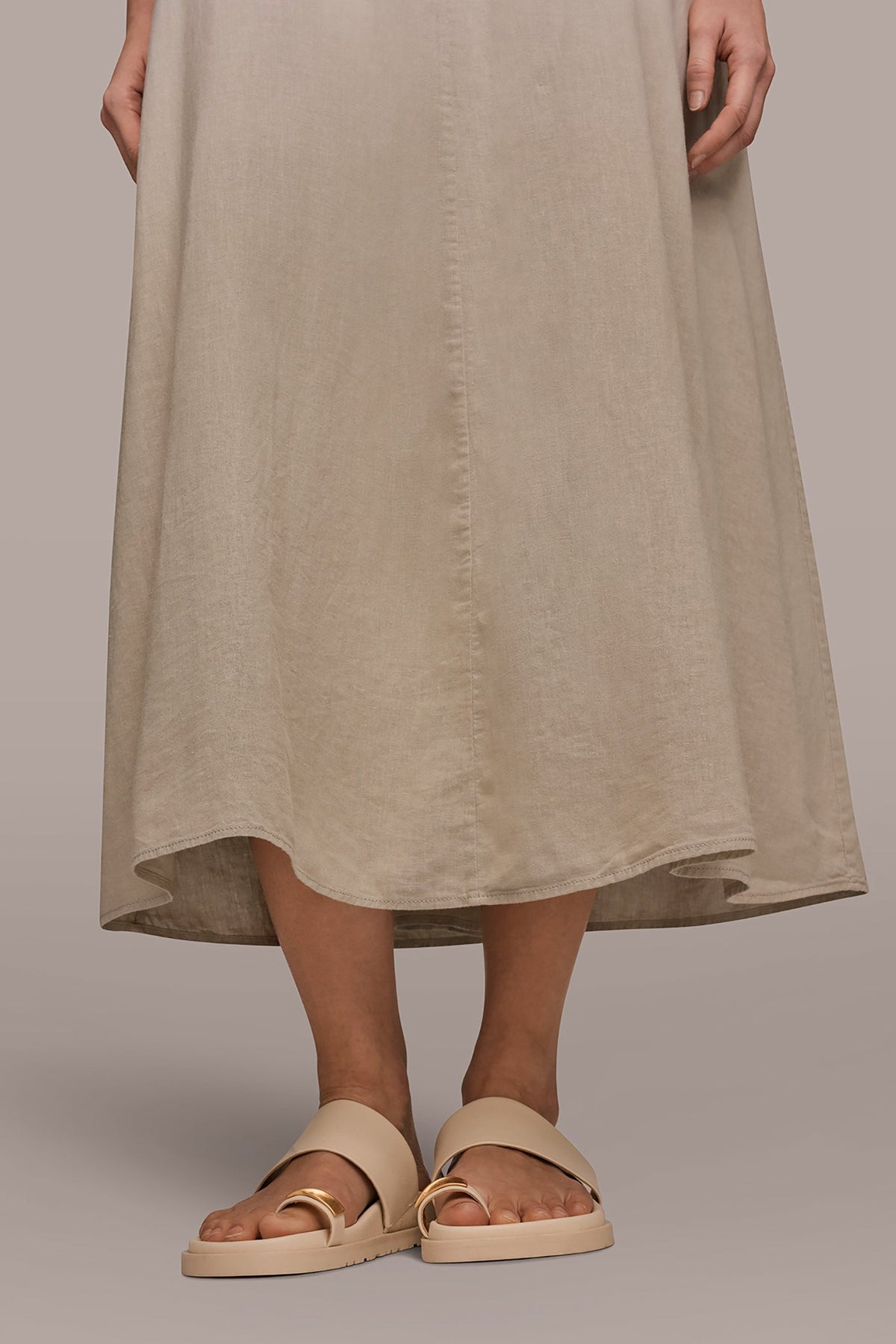 LINEN-BLEND SLEEVELESS OMBRÉ TWIST-BACK MIDI HALTER DRESS - Tuscan Grey