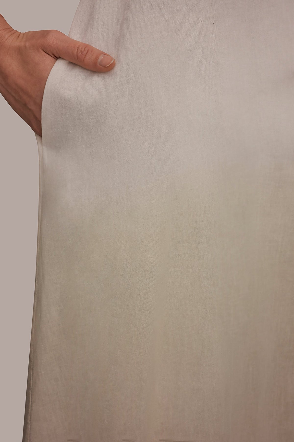 LINEN-BLEND SLEEVELESS OMBRÉ TWIST-BACK MIDI HALTER DRESS - Tuscan Grey