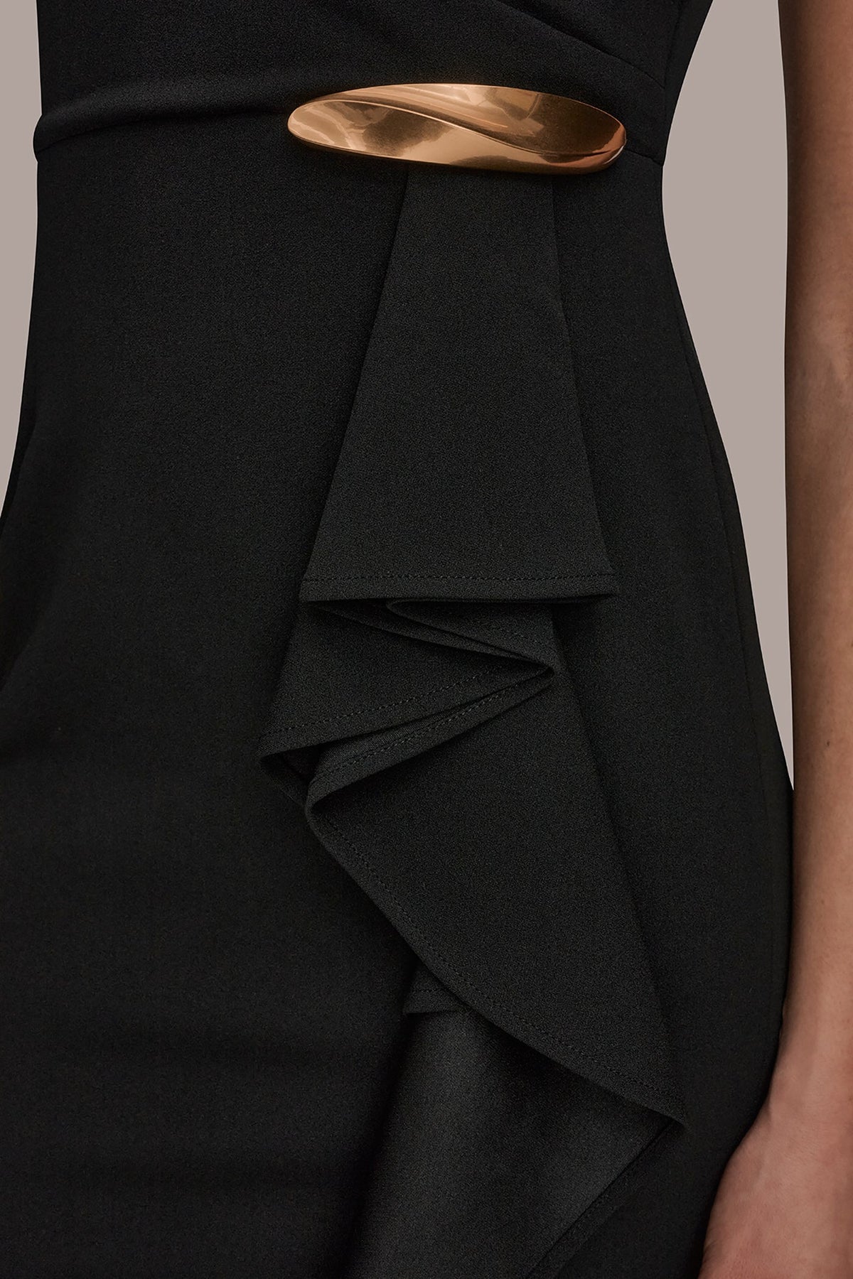 SHORT SLEEVE ASYMMETRIC RUFFLE SHEATH DRESS - Black