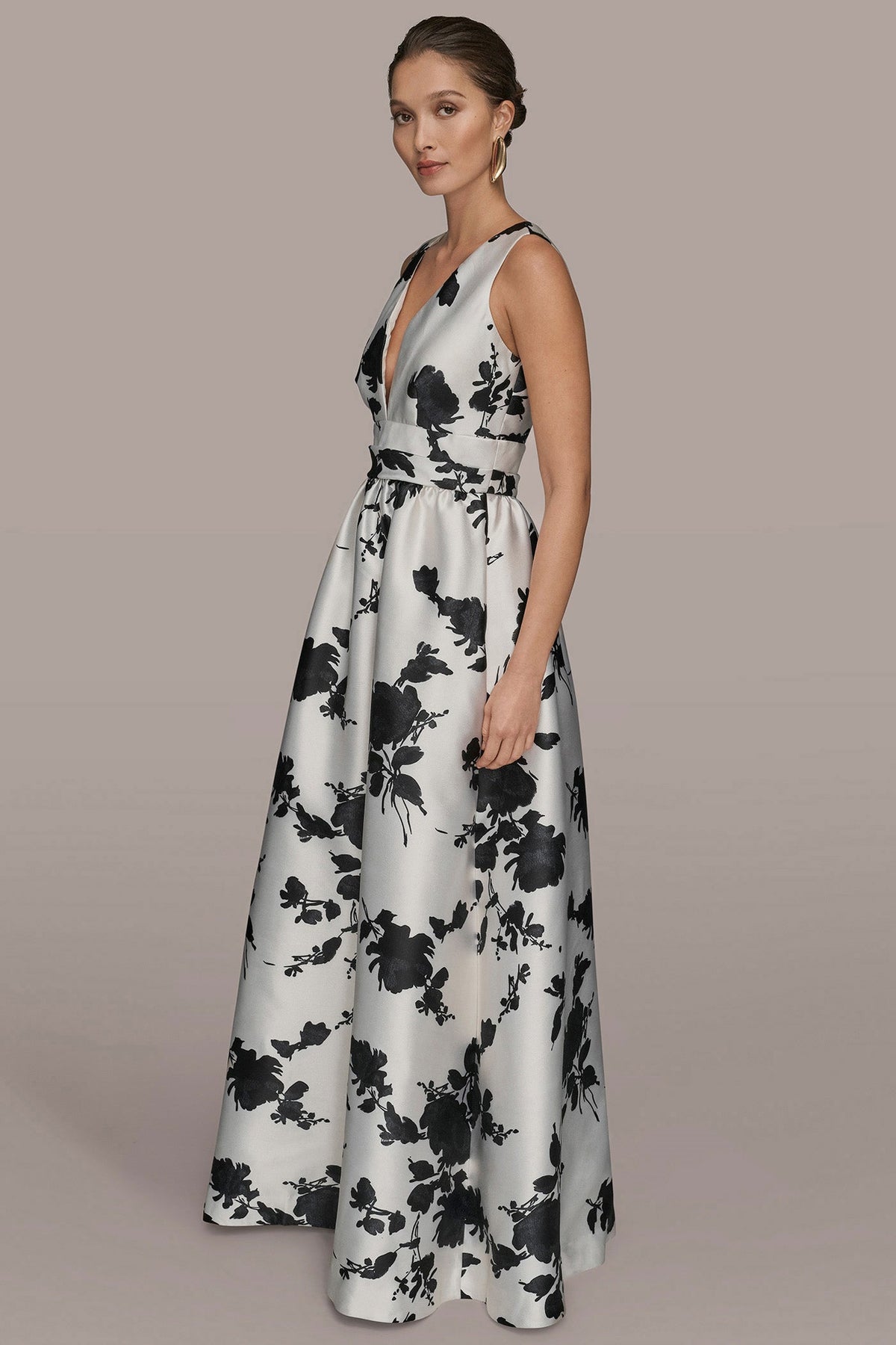 MIKADO SLEEVELESS V-NECK FLORAL GOWN - Cream/Black