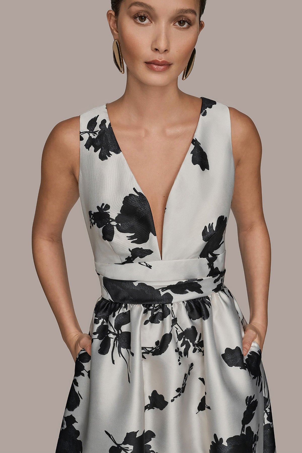 MIKADO SLEEVELESS V-NECK FLORAL GOWN - Cream/Black
