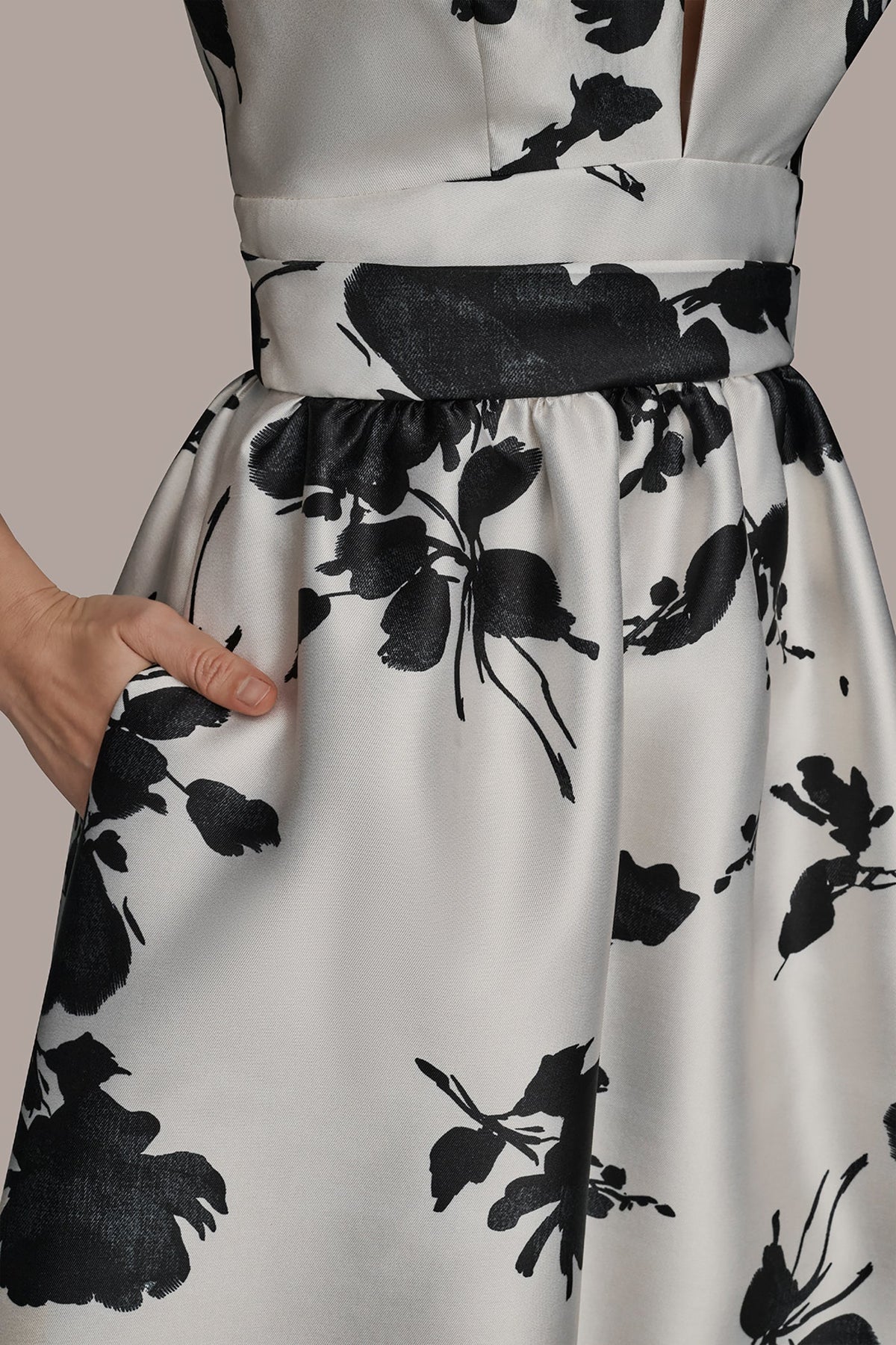 MIKADO SLEEVELESS V-NECK FLORAL GOWN - Cream/Black
