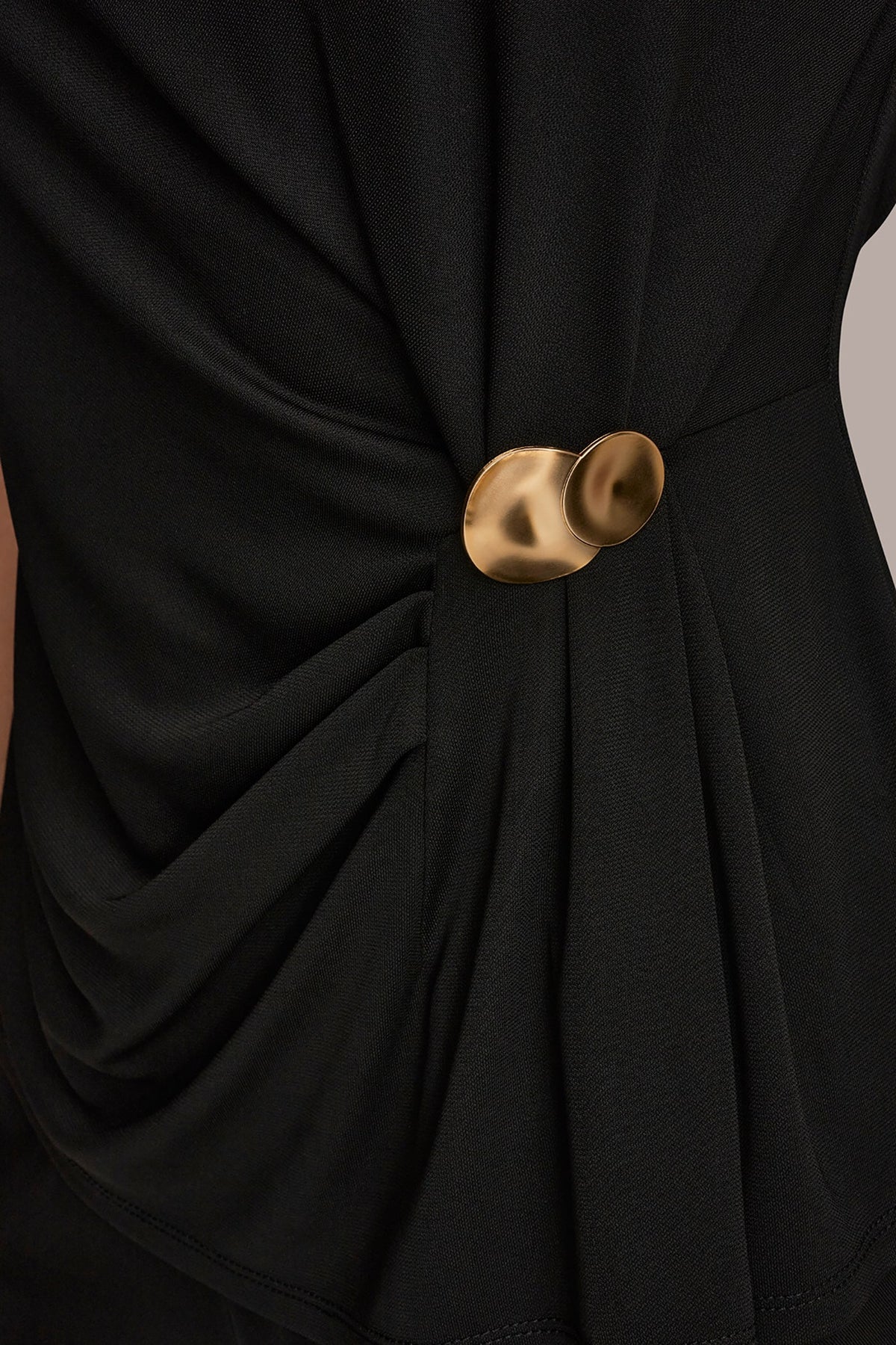 V-NECK TOP - Black